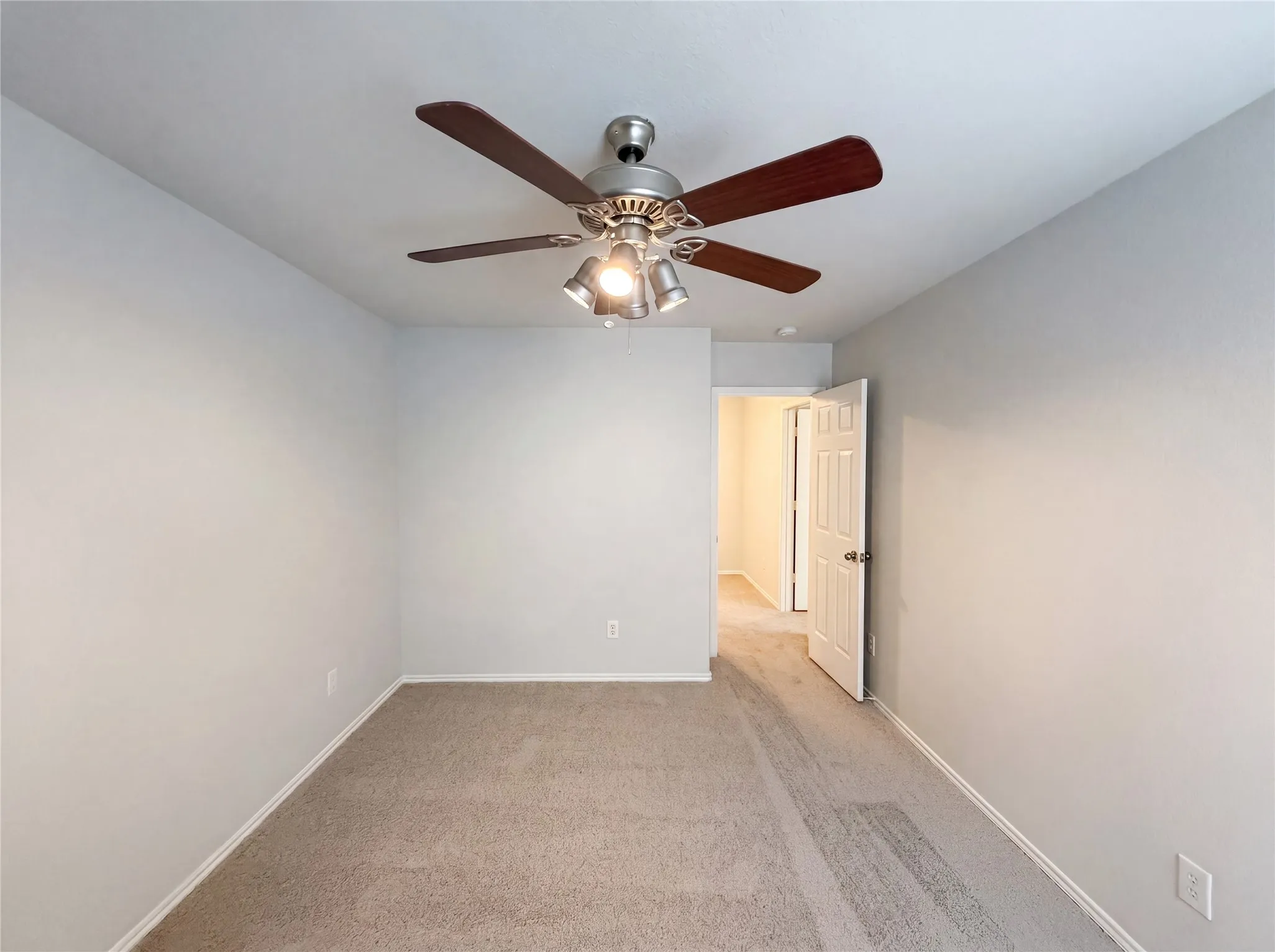 Single Family Residence For Sale in Denton County , 4709 Dogwood Drive, Denton, Texas 76208, 5 Bedroom, 3 Bathroom, 2 Garage spaces, 2,932 Sqft, built in 2007, mls#21316039, Real Estate Agent in Denton, Homes For Sale in Denton county, Homes For Sale in Denton, Realtor in Denton Texas, Real Estate Brokerage Independent Realty Texas, Luminita Cordes Realtor
