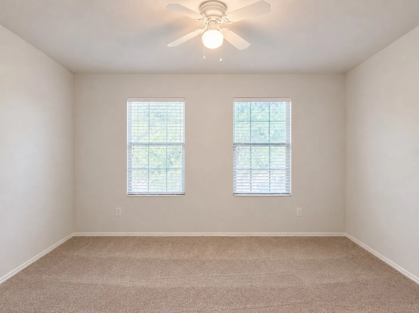 Single Family Residence For Sale in Denton County , 4709 Dogwood Drive, Denton, Texas 76208, 5 Bedroom, 3 Bathroom, 2 Garage spaces, 2,932 Sqft, built in 2007, mls#21316039, Real Estate Agent in Denton, Homes For Sale in Denton county, Homes For Sale in Denton, Realtor in Denton Texas, Real Estate Brokerage Independent Realty Texas, Luminita Cordes Realtor