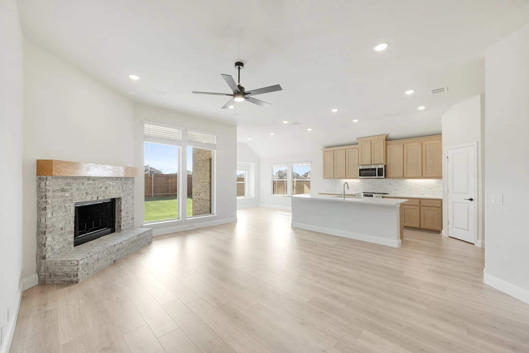 Single Family Residence For Sale in Hood County , 125 Ponce De Leon Drive, Granbury, Texas 76048, 3 Bedroom, 2 Bathroom, 3 Garage spaces, 2,101 Sqft, built in 2025, mls#21316591, Real Estate Agent in Granbury, Homes For Sale in Hood county, Homes For Sale in Granbury, Realtor in Granbury Texas, Real Estate Brokerage Independent Realty Texas, Luminita Cordes Realtor