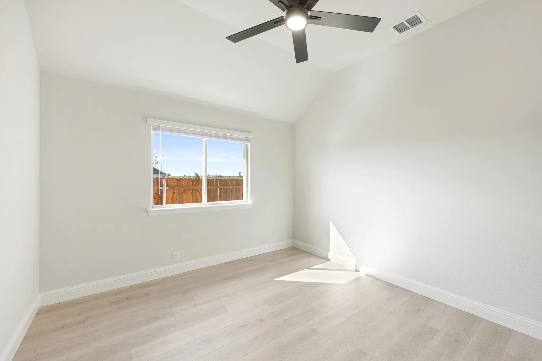 Single Family Residence For Sale in Hood County , 125 Ponce De Leon Drive, Granbury, Texas 76048, 3 Bedroom, 2 Bathroom, 3 Garage spaces, 2,101 Sqft, built in 2025, mls#21316591, Real Estate Agent in Granbury, Homes For Sale in Hood county, Homes For Sale in Granbury, Realtor in Granbury Texas, Real Estate Brokerage Independent Realty Texas, Luminita Cordes Realtor