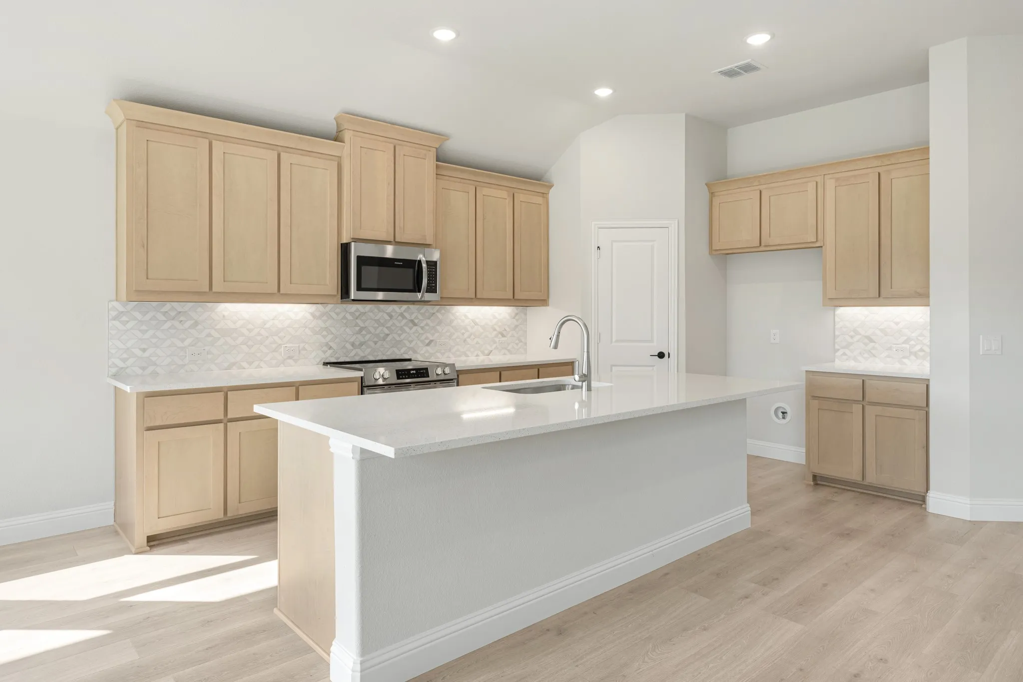 Single Family Residence For Sale in Hood County , 125 Ponce De Leon Drive, Granbury, Texas 76048, 3 Bedroom, 2 Bathroom, 3 Garage spaces, 2,101 Sqft, built in 2025, mls#21316591, Real Estate Agent in Granbury, Homes For Sale in Hood county, Homes For Sale in Granbury, Realtor in Granbury Texas, Real Estate Brokerage Independent Realty Texas, Luminita Cordes Realtor