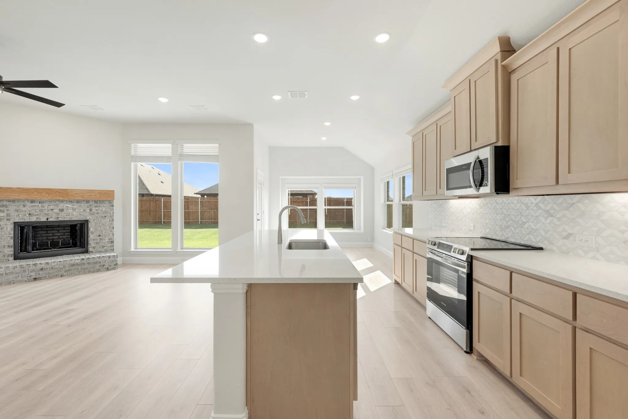 Single Family Residence For Sale in Hood County , 125 Ponce De Leon Drive, Granbury, Texas 76048, 3 Bedroom, 2 Bathroom, 3 Garage spaces, 2,101 Sqft, built in 2025, mls#21316591, Real Estate Agent in Granbury, Homes For Sale in Hood county, Homes For Sale in Granbury, Realtor in Granbury Texas, Real Estate Brokerage Independent Realty Texas, Luminita Cordes Realtor