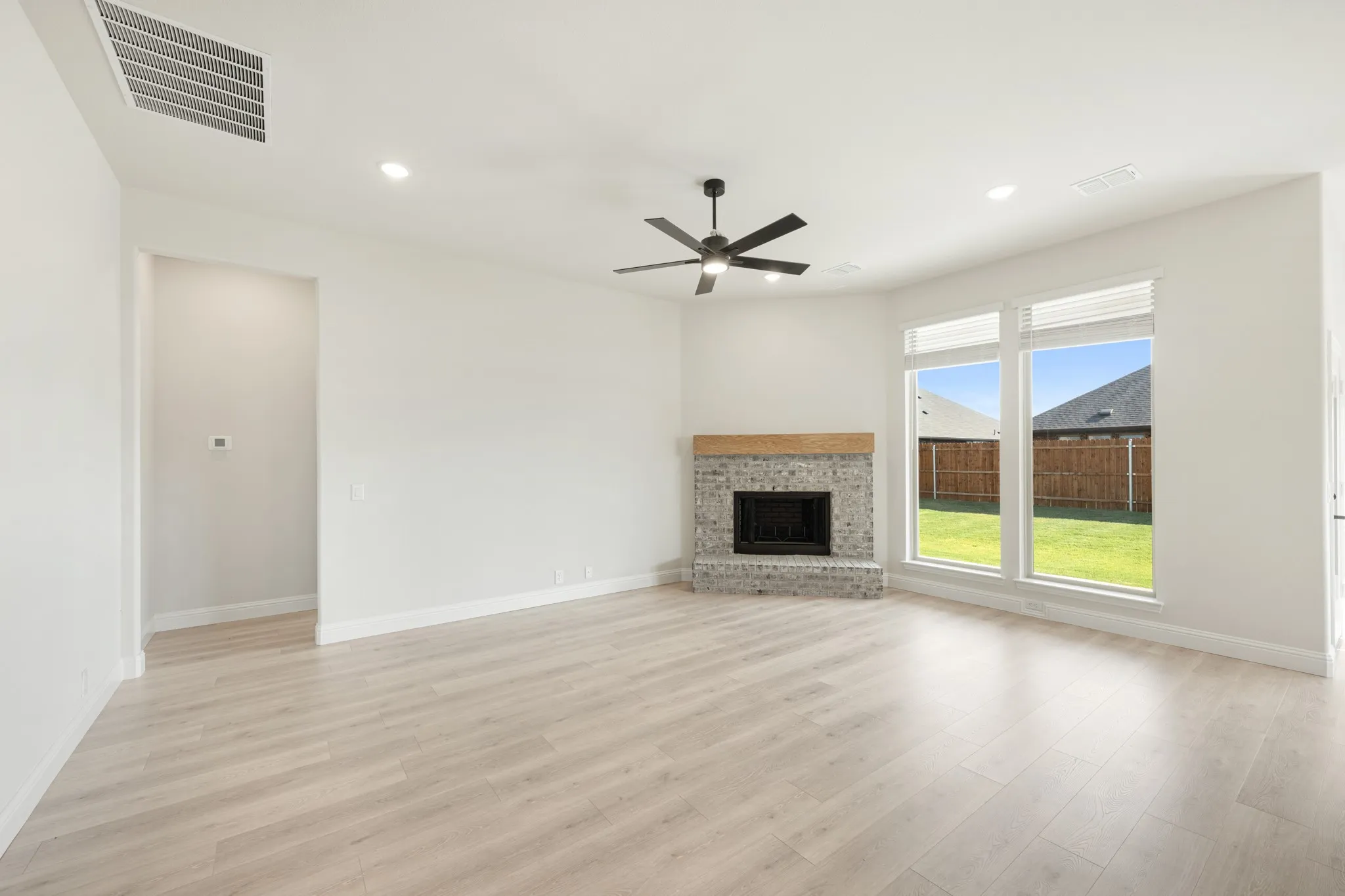 Single Family Residence For Sale in Hood County , 125 Ponce De Leon Drive, Granbury, Texas 76048, 3 Bedroom, 2 Bathroom, 3 Garage spaces, 2,101 Sqft, built in 2025, mls#21316591, Real Estate Agent in Granbury, Homes For Sale in Hood county, Homes For Sale in Granbury, Realtor in Granbury Texas, Real Estate Brokerage Independent Realty Texas, Luminita Cordes Realtor