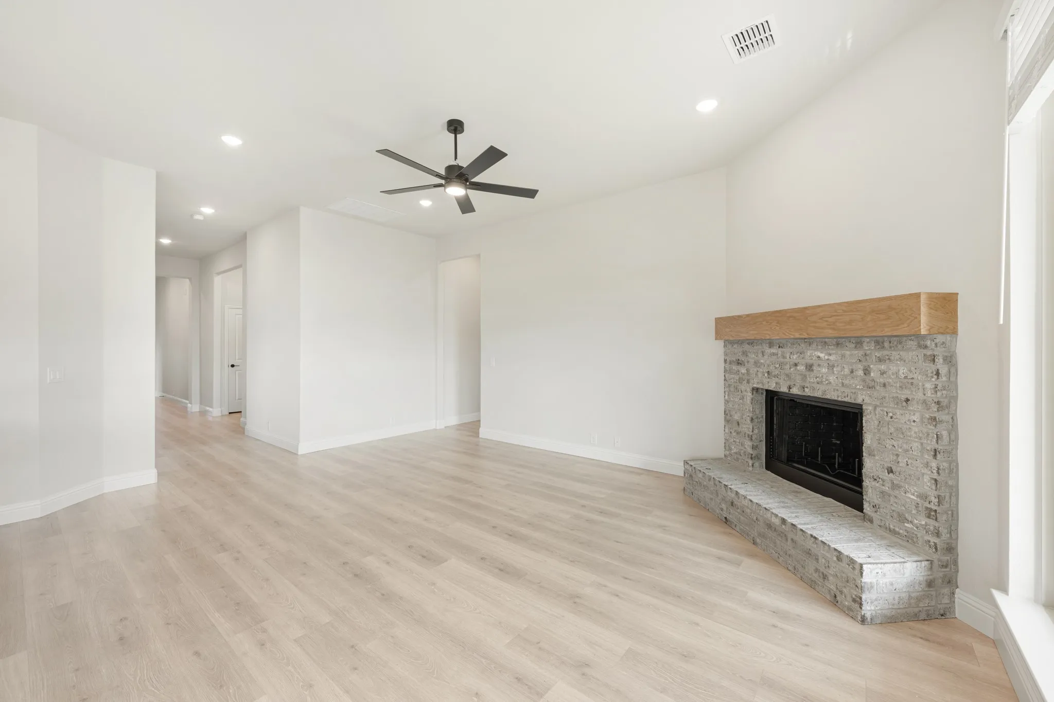 Single Family Residence For Sale in Hood County , 125 Ponce De Leon Drive, Granbury, Texas 76048, 3 Bedroom, 2 Bathroom, 3 Garage spaces, 2,101 Sqft, built in 2025, mls#21316591, Real Estate Agent in Granbury, Homes For Sale in Hood county, Homes For Sale in Granbury, Realtor in Granbury Texas, Real Estate Brokerage Independent Realty Texas, Luminita Cordes Realtor