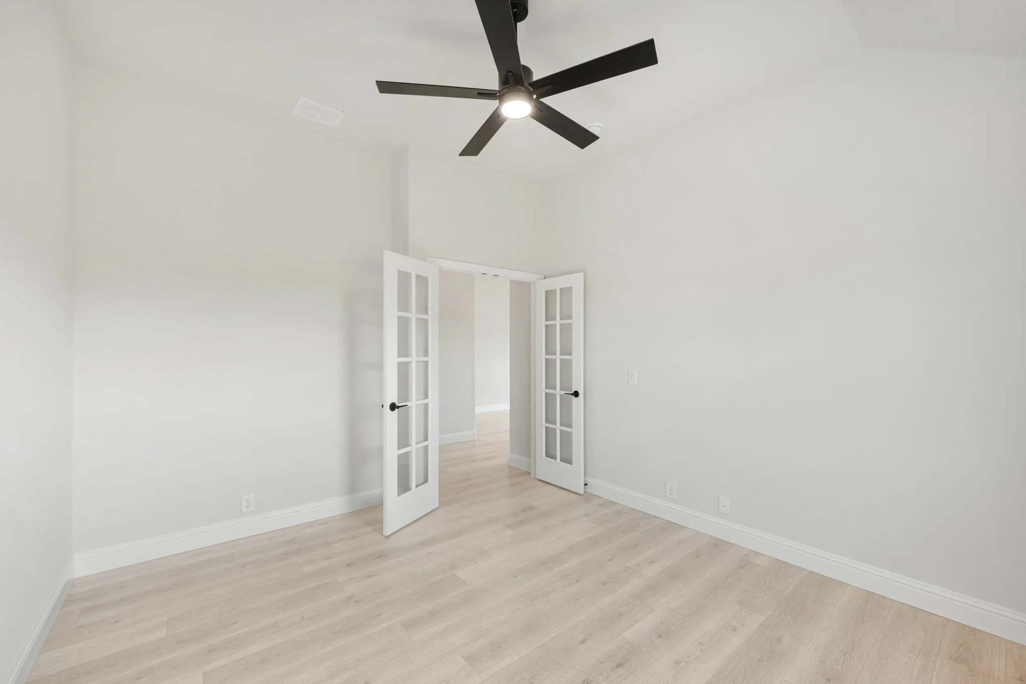 Single Family Residence For Sale in Hood County , 125 Ponce De Leon Drive, Granbury, Texas 76048, 3 Bedroom, 2 Bathroom, 3 Garage spaces, 2,101 Sqft, built in 2025, mls#21316591, Real Estate Agent in Granbury, Homes For Sale in Hood county, Homes For Sale in Granbury, Realtor in Granbury Texas, Real Estate Brokerage Independent Realty Texas, Luminita Cordes Realtor