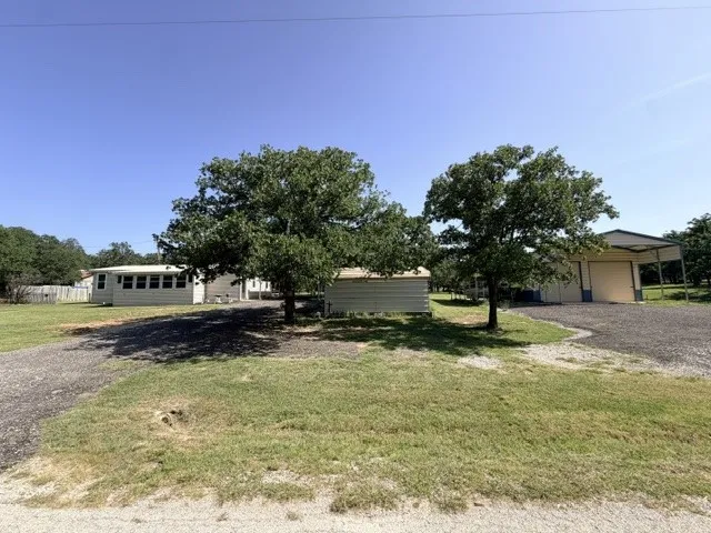 Mobile Home For Sale in Montague County , 168 Catfish Trail, Bowie, Texas 76230, 3 Bedroom, 2 Bathroom, Garage spaces, 1,312 Sqft, built in 1983, mls#21316592, Real Estate Agent in Bowie, Homes For Sale in Montague county, Homes For Sale in Bowie, Realtor in Bowie Texas, Real Estate Brokerage Independent Realty Texas, Luminita Cordes Realtor