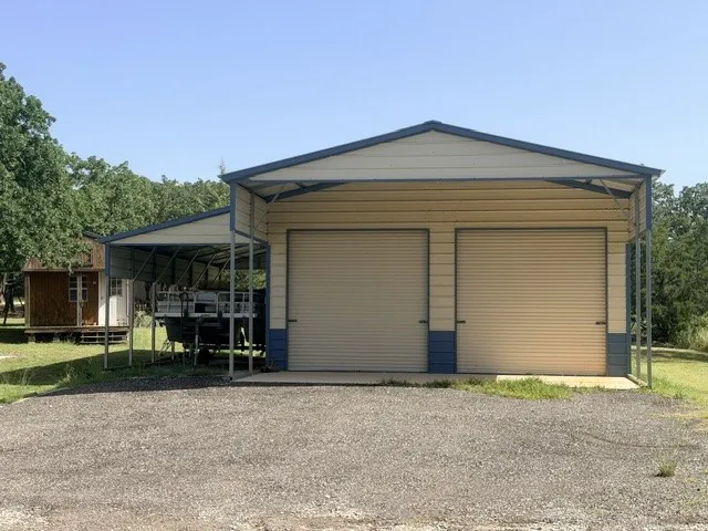 Mobile Home For Sale in Montague County , 168 Catfish Trail, Bowie, Texas 76230, 3 Bedroom, 2 Bathroom, Garage spaces, 1,312 Sqft, built in 1983, mls#21316592, Real Estate Agent in Bowie, Homes For Sale in Montague county, Homes For Sale in Bowie, Realtor in Bowie Texas, Real Estate Brokerage Independent Realty Texas, Luminita Cordes Realtor