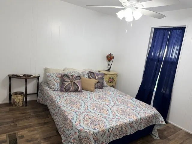 Mobile Home For Sale in Montague County , 168 Catfish Trail, Bowie, Texas 76230, 3 Bedroom, 2 Bathroom, Garage spaces, 1,312 Sqft, built in 1983, mls#21316592, Real Estate Agent in Bowie, Homes For Sale in Montague county, Homes For Sale in Bowie, Realtor in Bowie Texas, Real Estate Brokerage Independent Realty Texas, Luminita Cordes Realtor