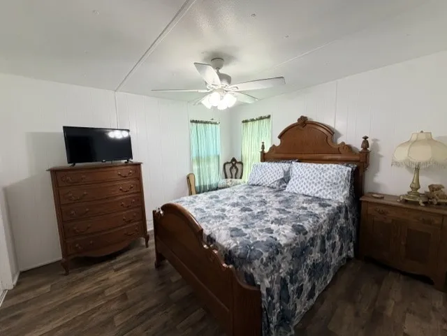 Mobile Home For Sale in Montague County , 168 Catfish Trail, Bowie, Texas 76230, 3 Bedroom, 2 Bathroom, Garage spaces, 1,312 Sqft, built in 1983, mls#21316592, Real Estate Agent in Bowie, Homes For Sale in Montague county, Homes For Sale in Bowie, Realtor in Bowie Texas, Real Estate Brokerage Independent Realty Texas, Luminita Cordes Realtor