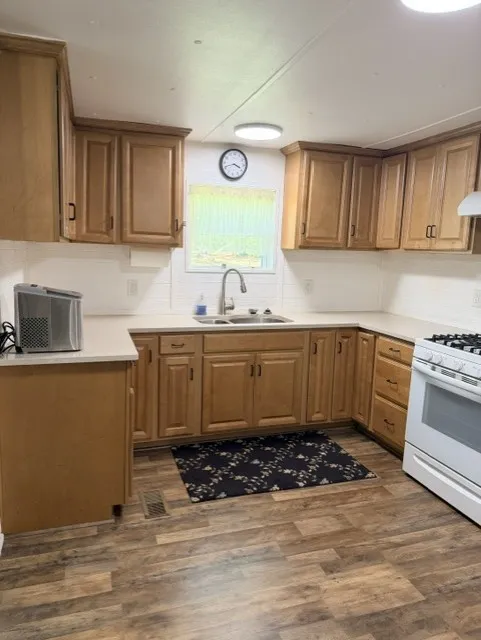 Mobile Home For Sale in Montague County , 168 Catfish Trail, Bowie, Texas 76230, 3 Bedroom, 2 Bathroom, Garage spaces, 1,312 Sqft, built in 1983, mls#21316592, Real Estate Agent in Bowie, Homes For Sale in Montague county, Homes For Sale in Bowie, Realtor in Bowie Texas, Real Estate Brokerage Independent Realty Texas, Luminita Cordes Realtor