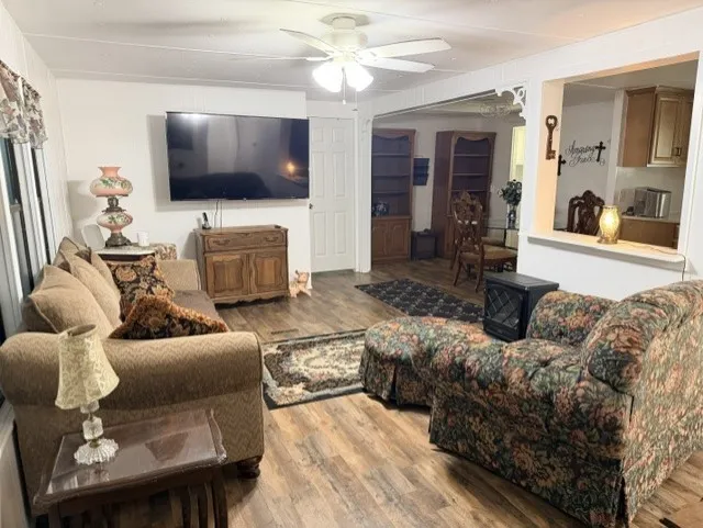 Mobile Home For Sale in Montague County , 168 Catfish Trail, Bowie, Texas 76230, 3 Bedroom, 2 Bathroom, Garage spaces, 1,312 Sqft, built in 1983, mls#21316592, Real Estate Agent in Bowie, Homes For Sale in Montague county, Homes For Sale in Bowie, Realtor in Bowie Texas, Real Estate Brokerage Independent Realty Texas, Luminita Cordes Realtor