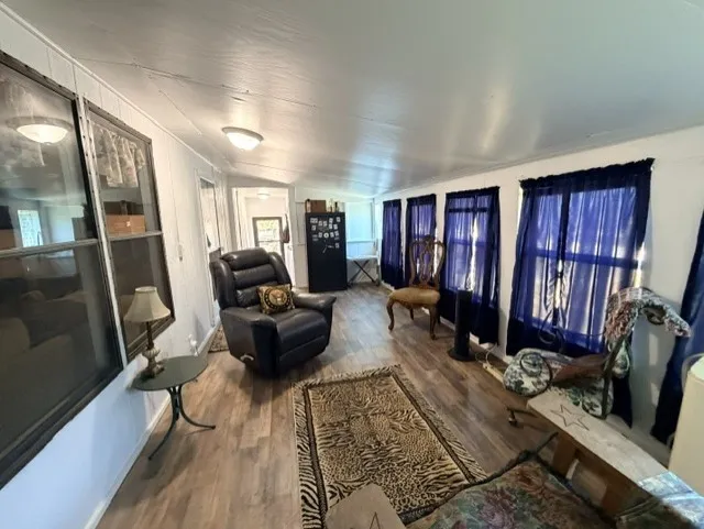Mobile Home For Sale in Montague County , 168 Catfish Trail, Bowie, Texas 76230, 3 Bedroom, 2 Bathroom, Garage spaces, 1,312 Sqft, built in 1983, mls#21316592, Real Estate Agent in Bowie, Homes For Sale in Montague county, Homes For Sale in Bowie, Realtor in Bowie Texas, Real Estate Brokerage Independent Realty Texas, Luminita Cordes Realtor