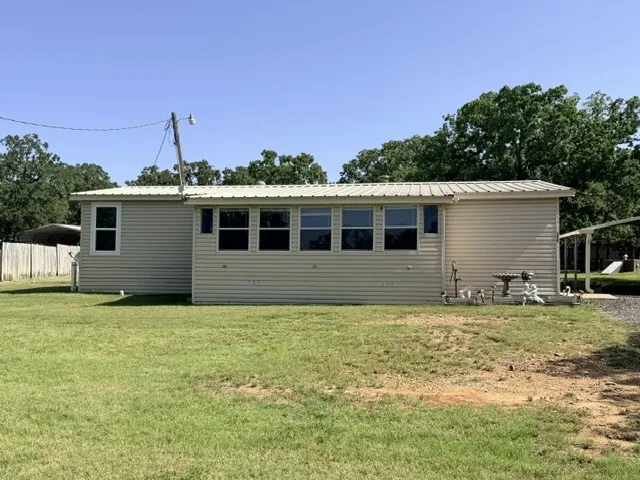 Mobile Home For Sale in Montague County , 168 Catfish Trail, Bowie, Texas 76230, 3 Bedroom, 2 Bathroom, Garage spaces, 1,312 Sqft, built in 1983, mls#21316592, Real Estate Agent in Bowie, Homes For Sale in Montague county, Homes For Sale in Bowie, Realtor in Bowie Texas, Real Estate Brokerage Independent Realty Texas, Luminita Cordes Realtor