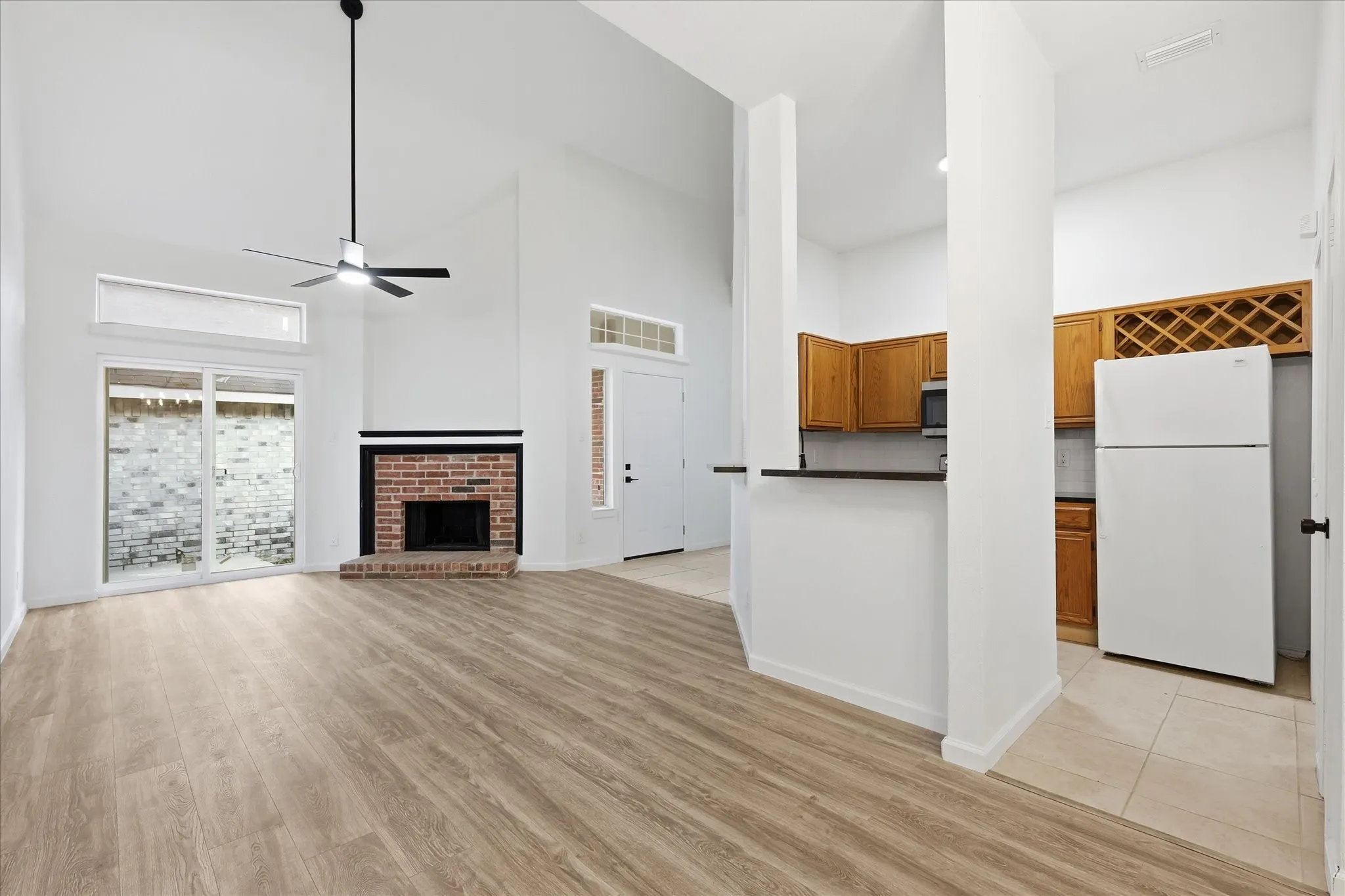 Single Family Residence For Sale in Dallas County , 4215 Scarsdale Lane, Dallas, Texas 75227, 3 Bedroom, 2 Bathroom, 1 Garage spaces, 1,136 Sqft, built in 1987, mls#21316140, Real Estate Agent in Dallas, Homes For Sale in Dallas county, Homes For Sale in Dallas, Realtor in Dallas Texas, Real Estate Brokerage Independent Realty Texas, Luminita Cordes Realtor