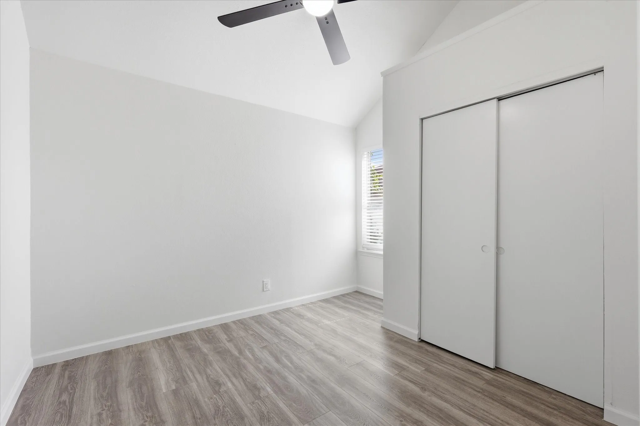 Single Family Residence For Sale in Dallas County , 4215 Scarsdale Lane, Dallas, Texas 75227, 3 Bedroom, 2 Bathroom, 1 Garage spaces, 1,136 Sqft, built in 1987, mls#21316140, Real Estate Agent in Dallas, Homes For Sale in Dallas county, Homes For Sale in Dallas, Realtor in Dallas Texas, Real Estate Brokerage Independent Realty Texas, Luminita Cordes Realtor