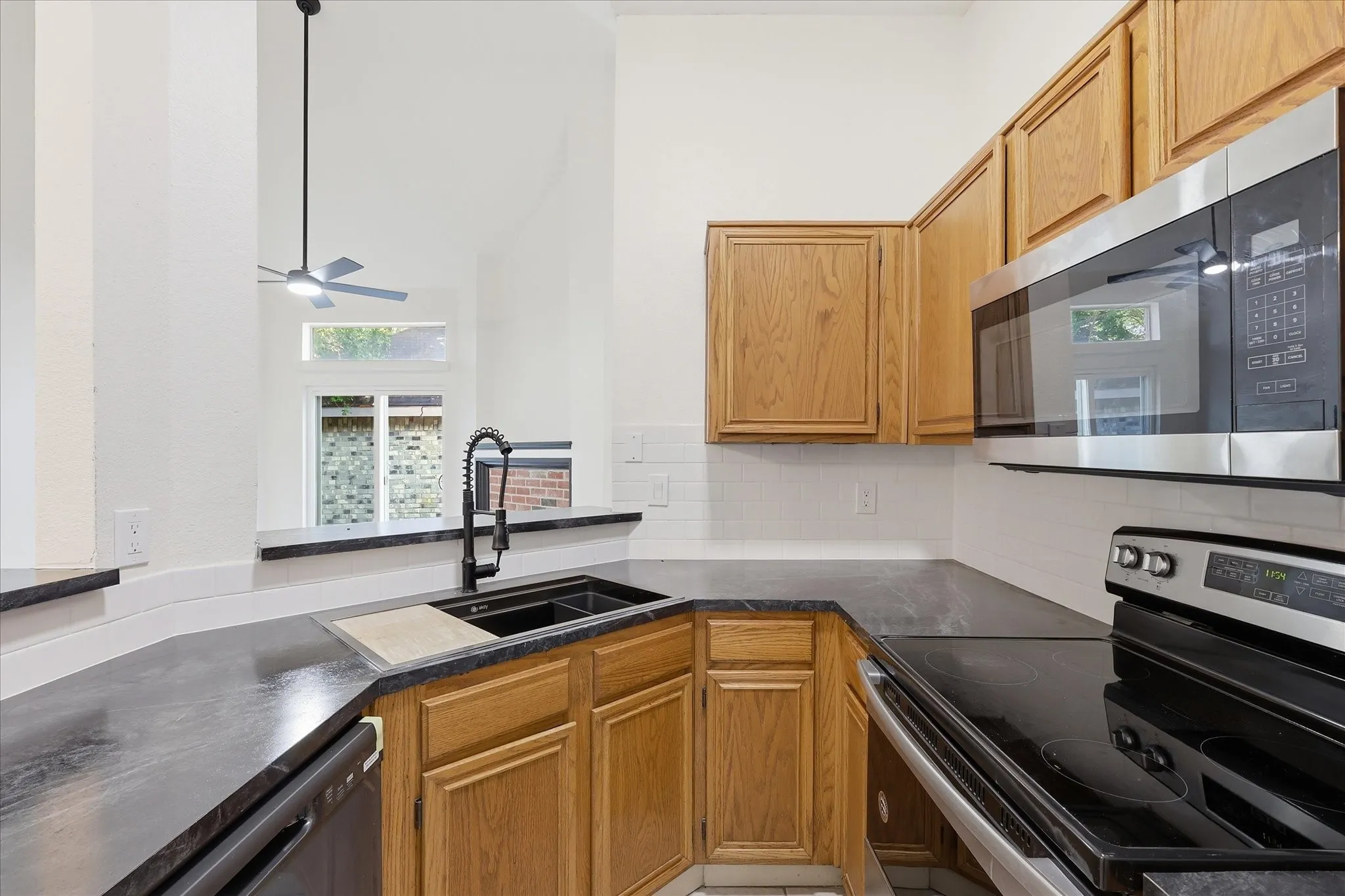 Single Family Residence For Sale in Dallas County , 4215 Scarsdale Lane, Dallas, Texas 75227, 3 Bedroom, 2 Bathroom, 1 Garage spaces, 1,136 Sqft, built in 1987, mls#21316140, Real Estate Agent in Dallas, Homes For Sale in Dallas county, Homes For Sale in Dallas, Realtor in Dallas Texas, Real Estate Brokerage Independent Realty Texas, Luminita Cordes Realtor
