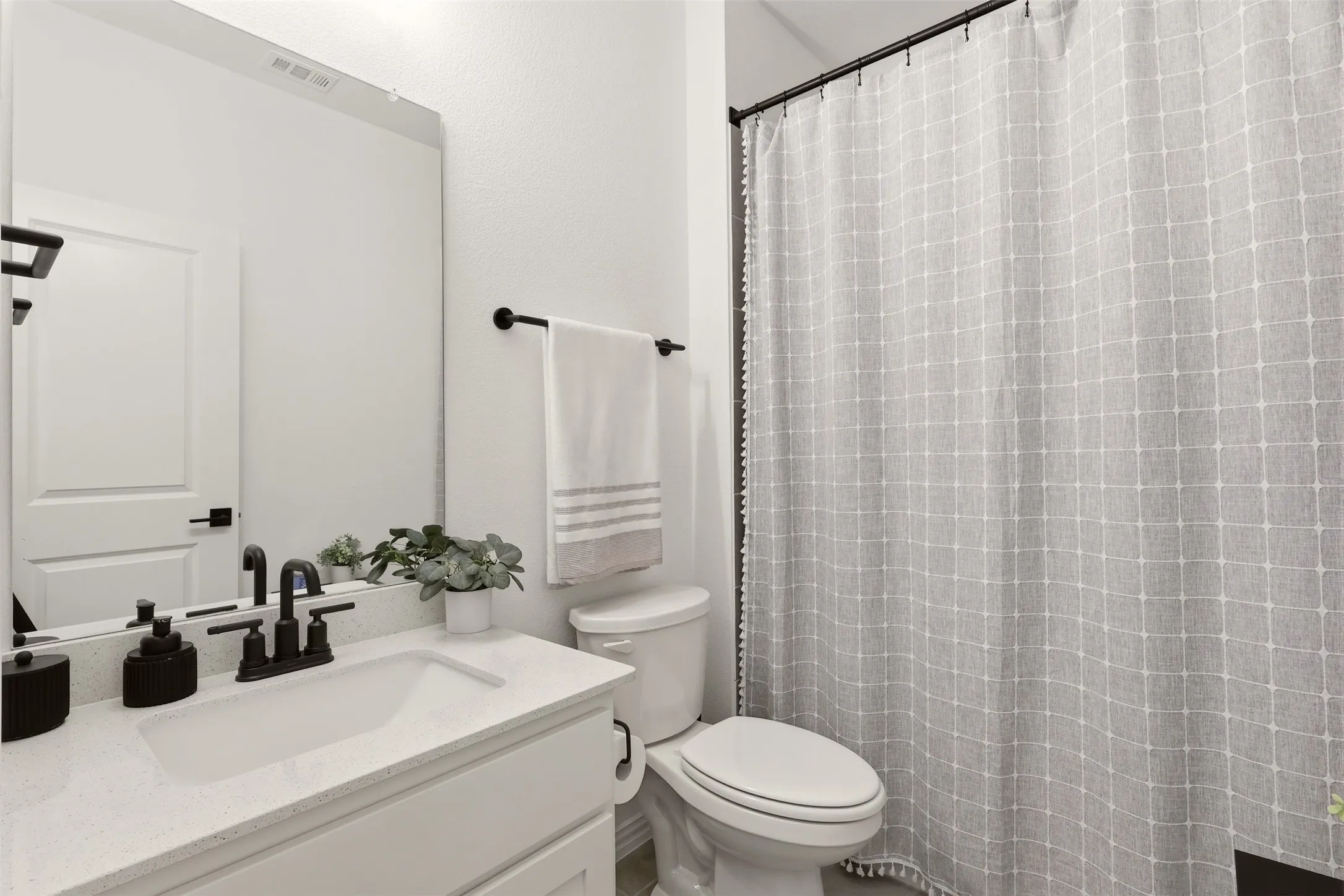 Single Family Residence For Rent in Collin County , 721 Declaration Drive, Princeton, Texas 75407, 4 Bedroom, 3 Bathroom, 2 Garage spaces, 2,264 Sqft, built in 2023, mls#21316071, Real Estate Agent in Princeton, Homes For Rent in Collin county, Homes For Rent in Princeton, Realtor in Princeton Texas, Real Estate Brokerage Independent Realty Texas, Luminita Cordes Realtor