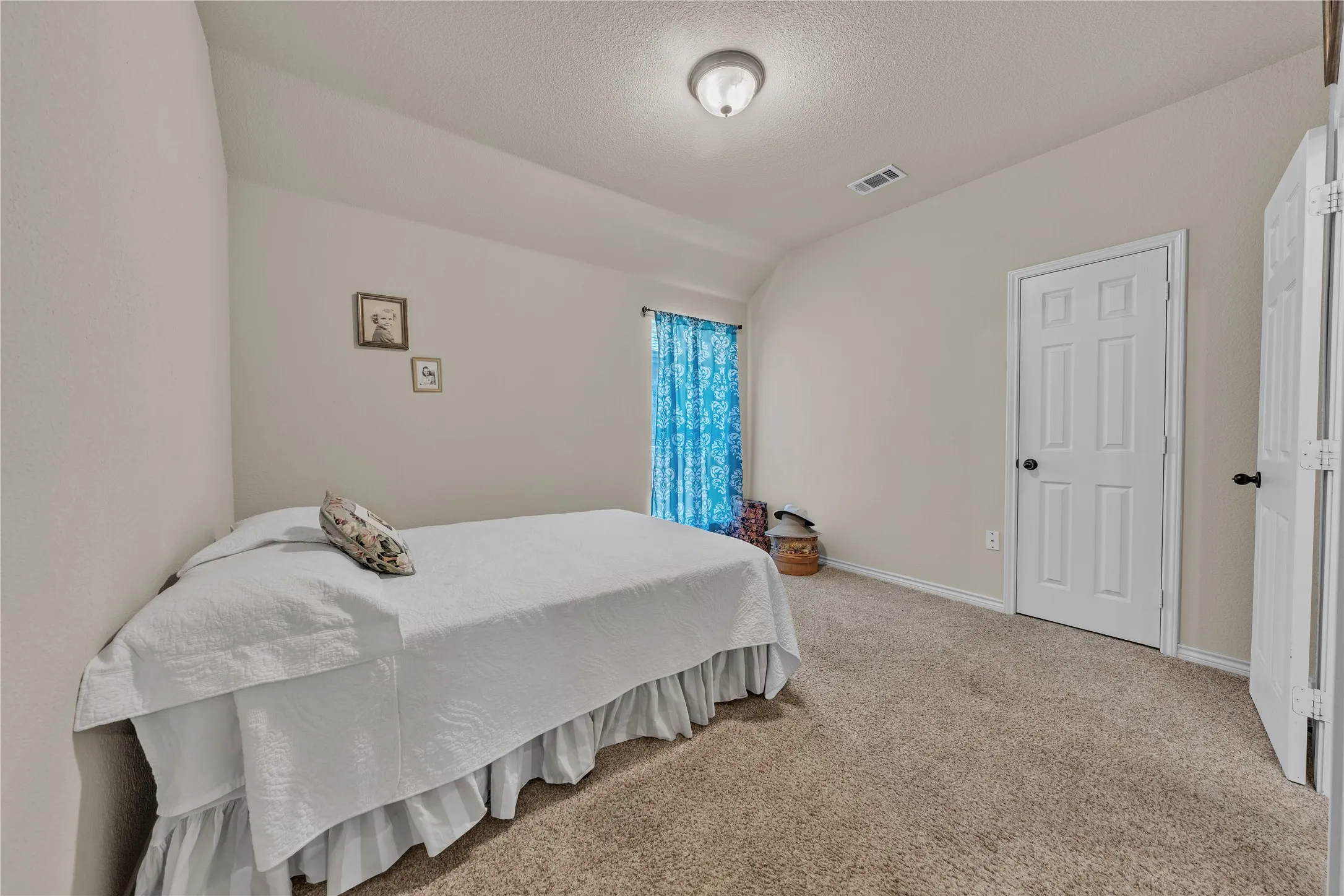 Single Family Residence For Sale in Hood County , 1321 Lauren Lane, Granbury, Texas 76048, 3 Bedroom, 2 Bathroom, 2 Garage spaces, 1,899 Sqft, built in 2013, mls#21316596, Real Estate Agent in Granbury, Homes For Sale in Hood county, Homes For Sale in Granbury, Realtor in Granbury Texas, Real Estate Brokerage Independent Realty Texas, Luminita Cordes Realtor