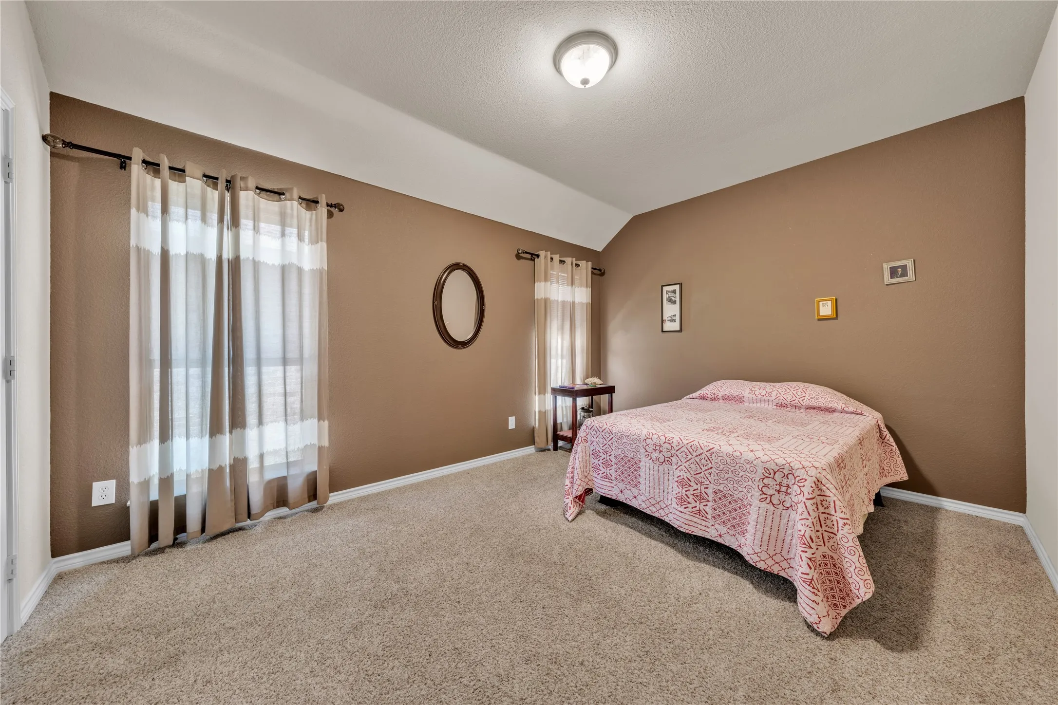 Single Family Residence For Sale in Hood County , 1321 Lauren Lane, Granbury, Texas 76048, 3 Bedroom, 2 Bathroom, 2 Garage spaces, 1,899 Sqft, built in 2013, mls#21316596, Real Estate Agent in Granbury, Homes For Sale in Hood county, Homes For Sale in Granbury, Realtor in Granbury Texas, Real Estate Brokerage Independent Realty Texas, Luminita Cordes Realtor