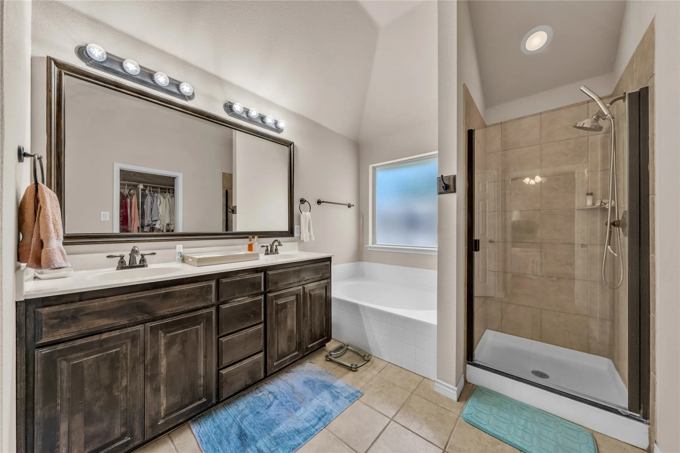 Single Family Residence For Sale in Hood County , 1321 Lauren Lane, Granbury, Texas 76048, 3 Bedroom, 2 Bathroom, 2 Garage spaces, 1,899 Sqft, built in 2013, mls#21316596, Real Estate Agent in Granbury, Homes For Sale in Hood county, Homes For Sale in Granbury, Realtor in Granbury Texas, Real Estate Brokerage Independent Realty Texas, Luminita Cordes Realtor