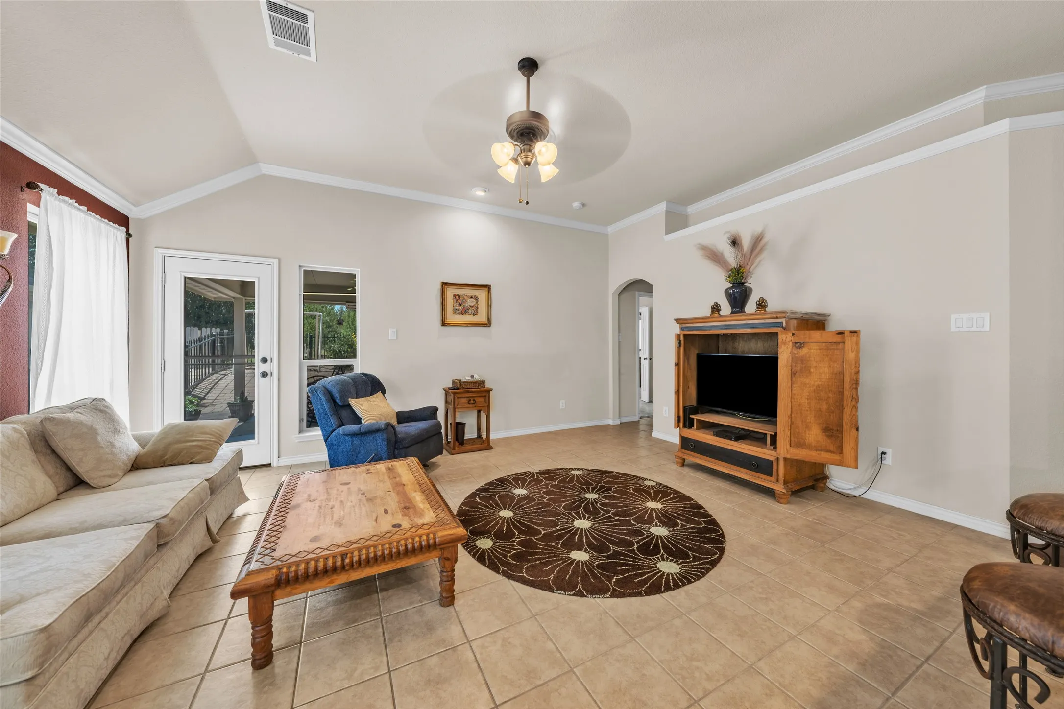 Single Family Residence For Sale in Hood County , 1321 Lauren Lane, Granbury, Texas 76048, 3 Bedroom, 2 Bathroom, 2 Garage spaces, 1,899 Sqft, built in 2013, mls#21316596, Real Estate Agent in Granbury, Homes For Sale in Hood county, Homes For Sale in Granbury, Realtor in Granbury Texas, Real Estate Brokerage Independent Realty Texas, Luminita Cordes Realtor