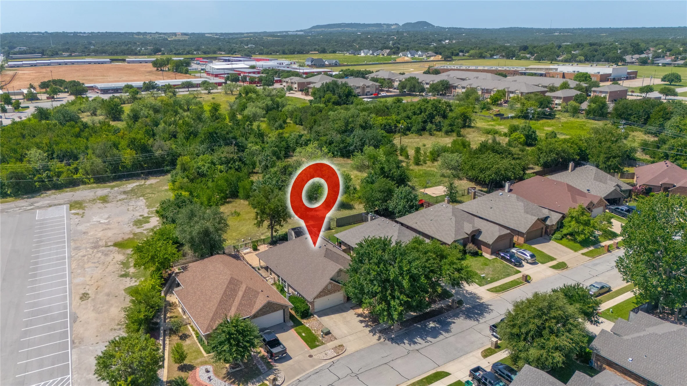 Single Family Residence For Sale in Hood County , 1321 Lauren Lane, Granbury, Texas 76048, 3 Bedroom, 2 Bathroom, 2 Garage spaces, 1,899 Sqft, built in 2013, mls#21316596, Real Estate Agent in Granbury, Homes For Sale in Hood county, Homes For Sale in Granbury, Realtor in Granbury Texas, Real Estate Brokerage Independent Realty Texas, Luminita Cordes Realtor