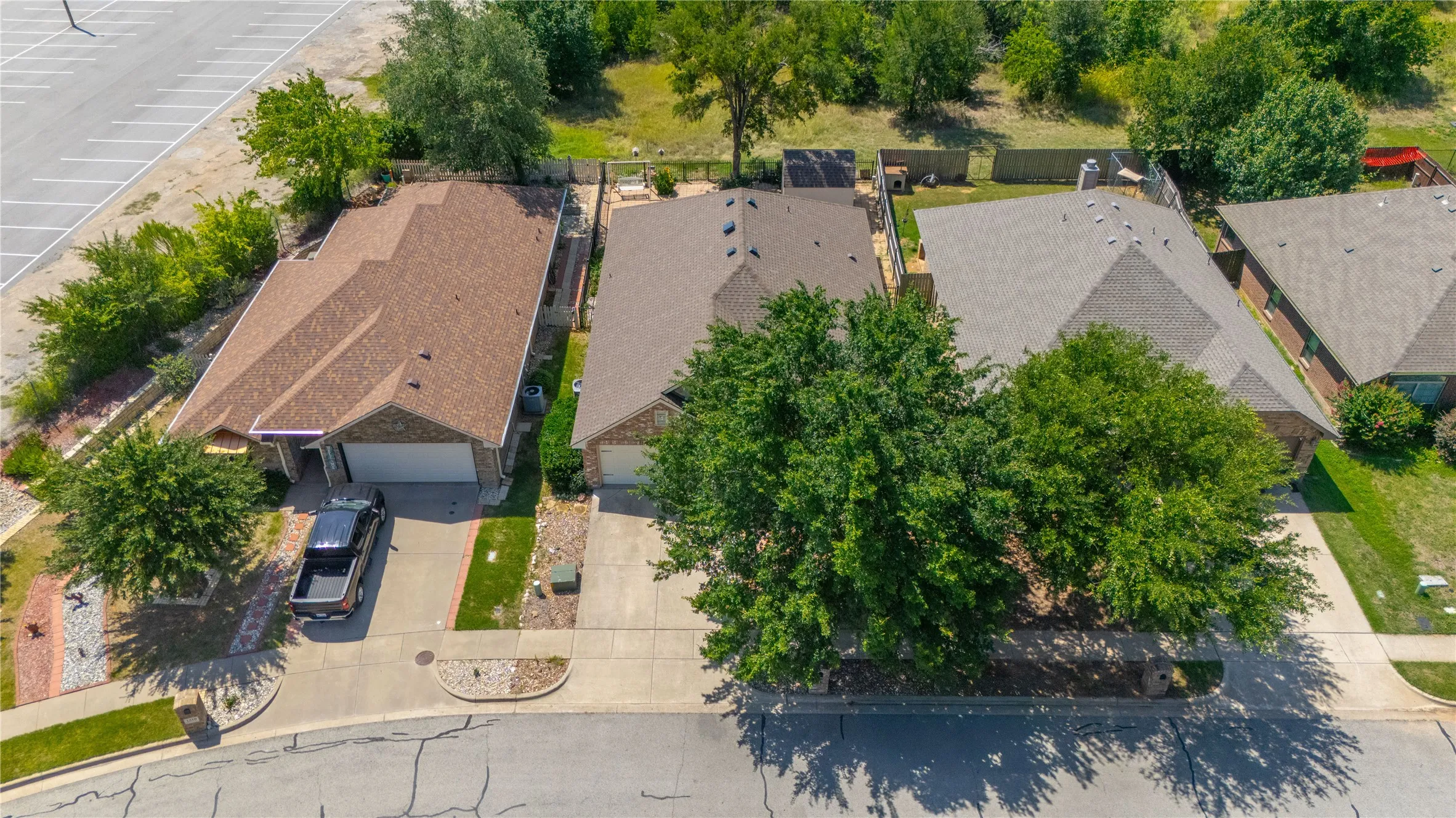 Single Family Residence For Sale in Hood County , 1321 Lauren Lane, Granbury, Texas 76048, 3 Bedroom, 2 Bathroom, 2 Garage spaces, 1,899 Sqft, built in 2013, mls#21316596, Real Estate Agent in Granbury, Homes For Sale in Hood county, Homes For Sale in Granbury, Realtor in Granbury Texas, Real Estate Brokerage Independent Realty Texas, Luminita Cordes Realtor