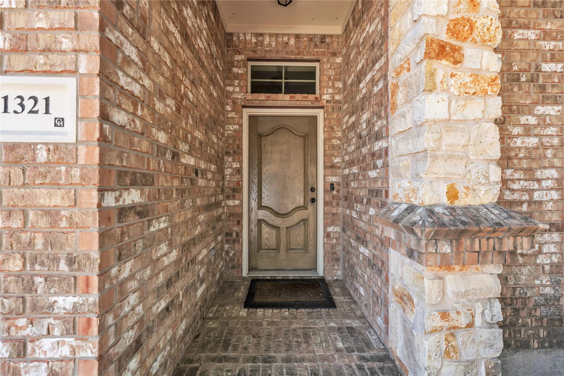 Single Family Residence For Sale in Hood County , 1321 Lauren Lane, Granbury, Texas 76048, 3 Bedroom, 2 Bathroom, 2 Garage spaces, 1,899 Sqft, built in 2013, mls#21316596, Real Estate Agent in Granbury, Homes For Sale in Hood county, Homes For Sale in Granbury, Realtor in Granbury Texas, Real Estate Brokerage Independent Realty Texas, Luminita Cordes Realtor