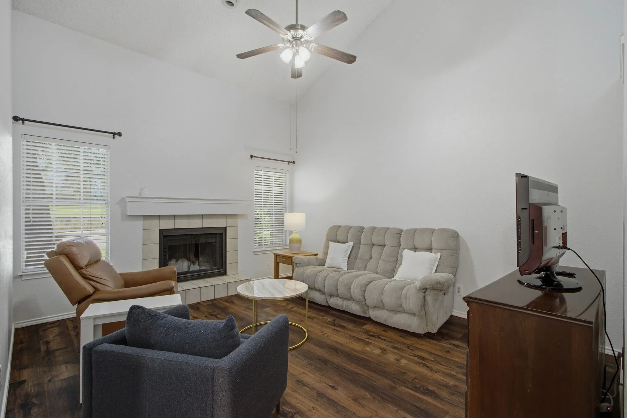 Townhouse For Sale in Denton County , 840 Creekside Drive, Lewisville, Texas 75067, 3 Bedroom, 3 Bathroom, Garage spaces, 1,612 Sqft, built in 1983, mls#21315432, Real Estate Agent in Lewisville, Homes For Sale in Denton county, Homes For Sale in Lewisville, Realtor in Lewisville Texas, Real Estate Brokerage Independent Realty Texas, Luminita Cordes Realtor