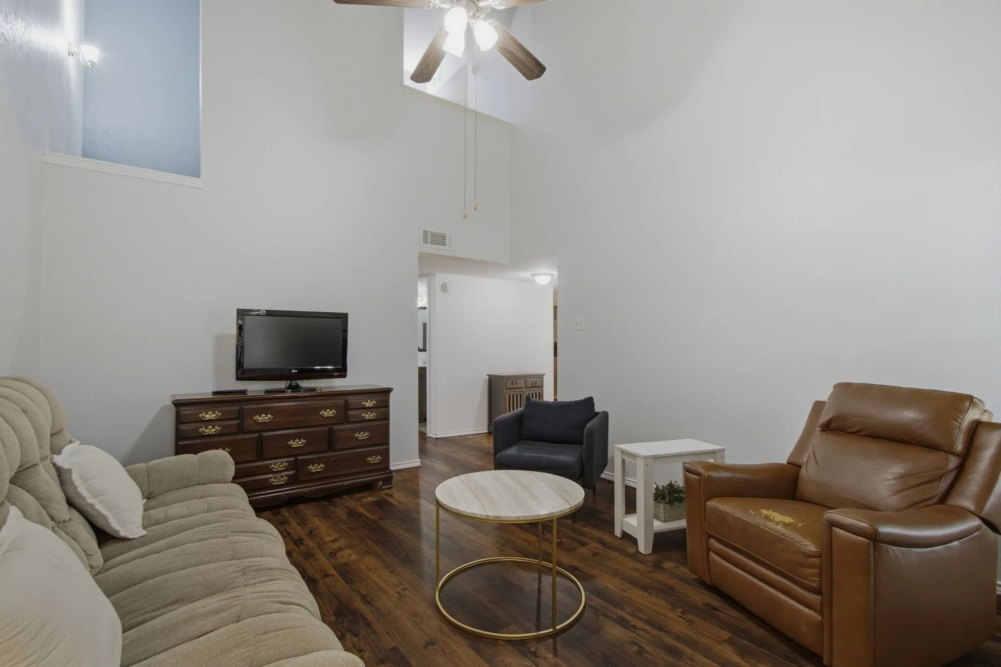 Townhouse For Sale in Denton County , 840 Creekside Drive, Lewisville, Texas 75067, 3 Bedroom, 3 Bathroom, Garage spaces, 1,612 Sqft, built in 1983, mls#21315432, Real Estate Agent in Lewisville, Homes For Sale in Denton county, Homes For Sale in Lewisville, Realtor in Lewisville Texas, Real Estate Brokerage Independent Realty Texas, Luminita Cordes Realtor