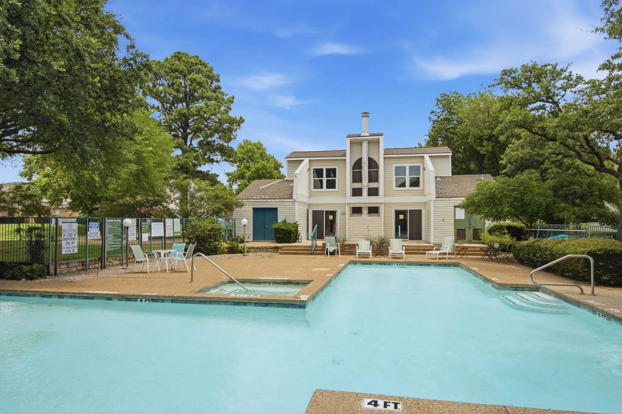 Townhouse For Sale in Denton County , 840 Creekside Drive, Lewisville, Texas 75067, 3 Bedroom, 3 Bathroom, Garage spaces, 1,612 Sqft, built in 1983, mls#21315432, Real Estate Agent in Lewisville, Homes For Sale in Denton county, Homes For Sale in Lewisville, Realtor in Lewisville Texas, Real Estate Brokerage Independent Realty Texas, Luminita Cordes Realtor
