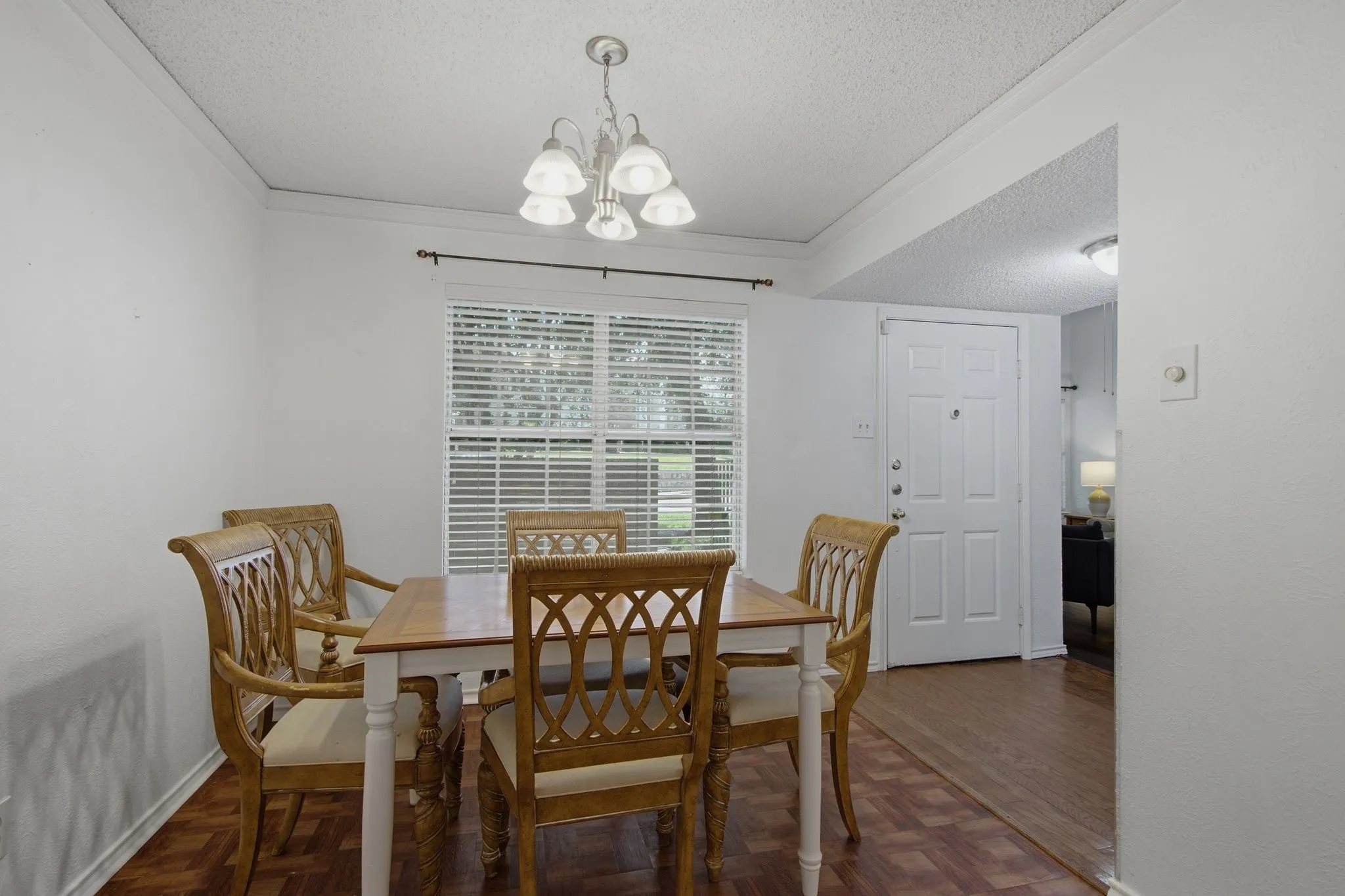 Townhouse For Sale in Denton County , 840 Creekside Drive, Lewisville, Texas 75067, 3 Bedroom, 3 Bathroom, Garage spaces, 1,612 Sqft, built in 1983, mls#21315432, Real Estate Agent in Lewisville, Homes For Sale in Denton county, Homes For Sale in Lewisville, Realtor in Lewisville Texas, Real Estate Brokerage Independent Realty Texas, Luminita Cordes Realtor