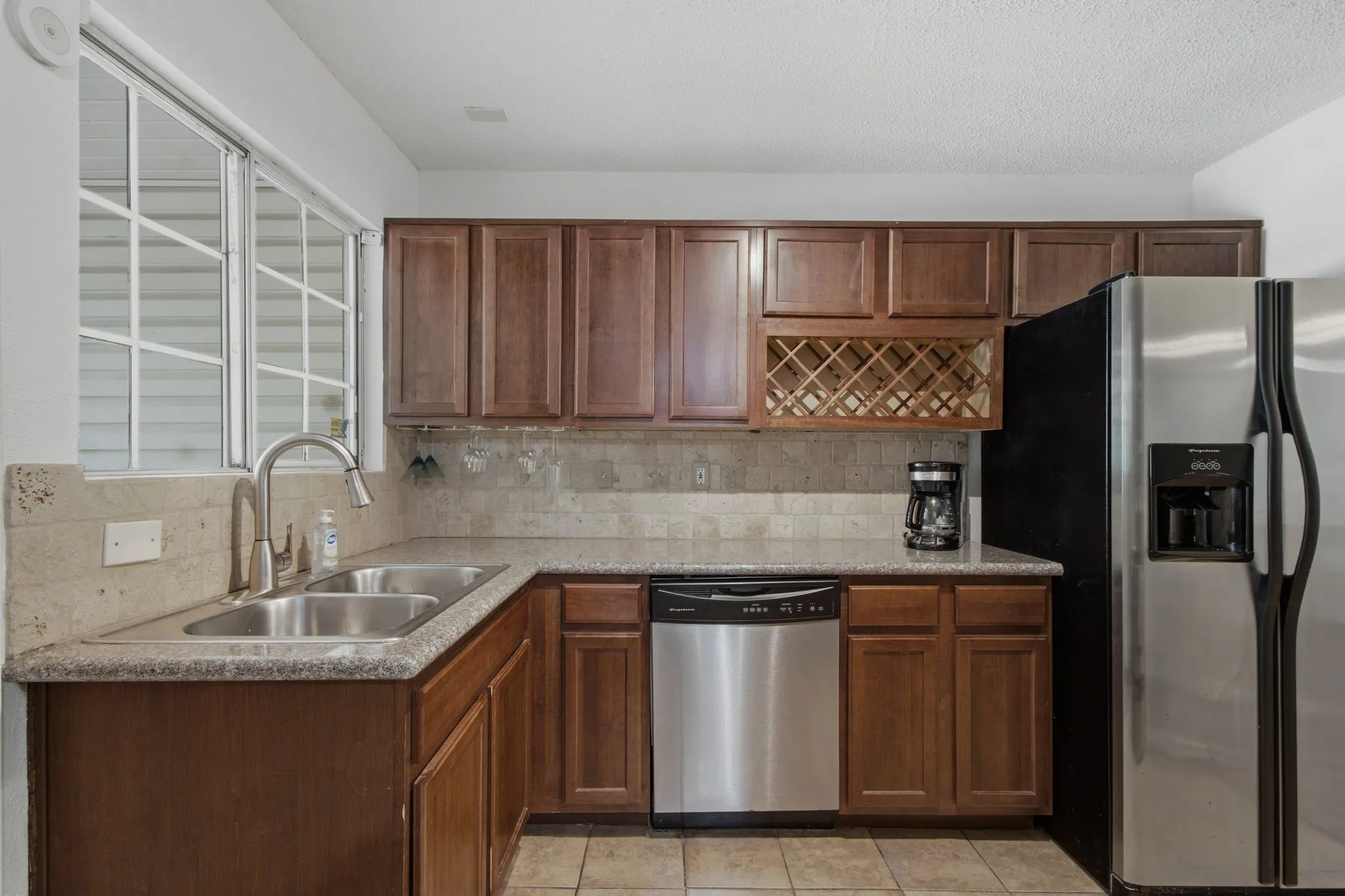 Townhouse For Sale in Denton County , 840 Creekside Drive, Lewisville, Texas 75067, 3 Bedroom, 3 Bathroom, Garage spaces, 1,612 Sqft, built in 1983, mls#21315432, Real Estate Agent in Lewisville, Homes For Sale in Denton county, Homes For Sale in Lewisville, Realtor in Lewisville Texas, Real Estate Brokerage Independent Realty Texas, Luminita Cordes Realtor