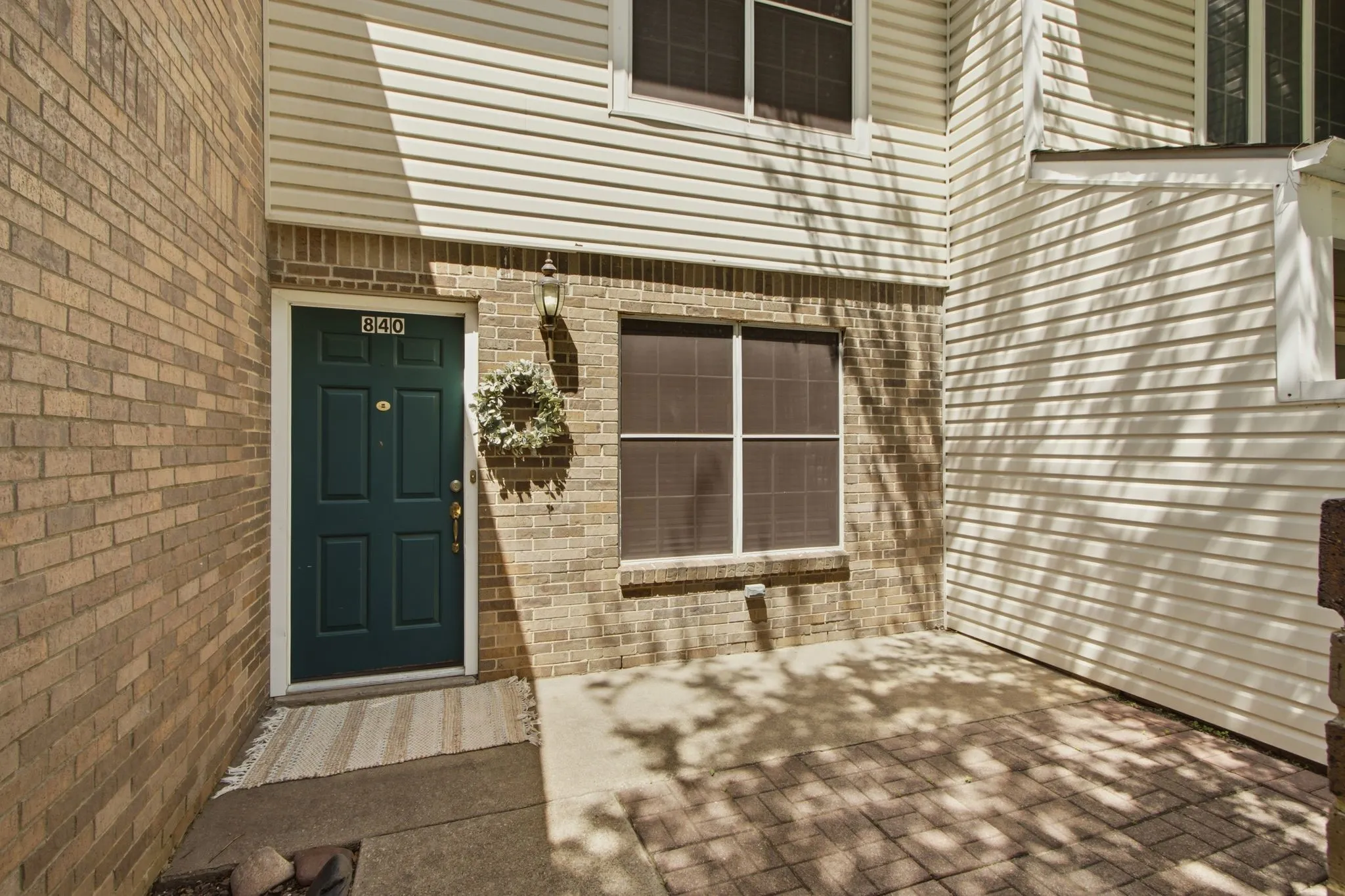 Townhouse For Sale in Denton County , 840 Creekside Drive, Lewisville, Texas 75067, 3 Bedroom, 3 Bathroom, Garage spaces, 1,612 Sqft, built in 1983, mls#21315432, Real Estate Agent in Lewisville, Homes For Sale in Denton county, Homes For Sale in Lewisville, Realtor in Lewisville Texas, Real Estate Brokerage Independent Realty Texas, Luminita Cordes Realtor
