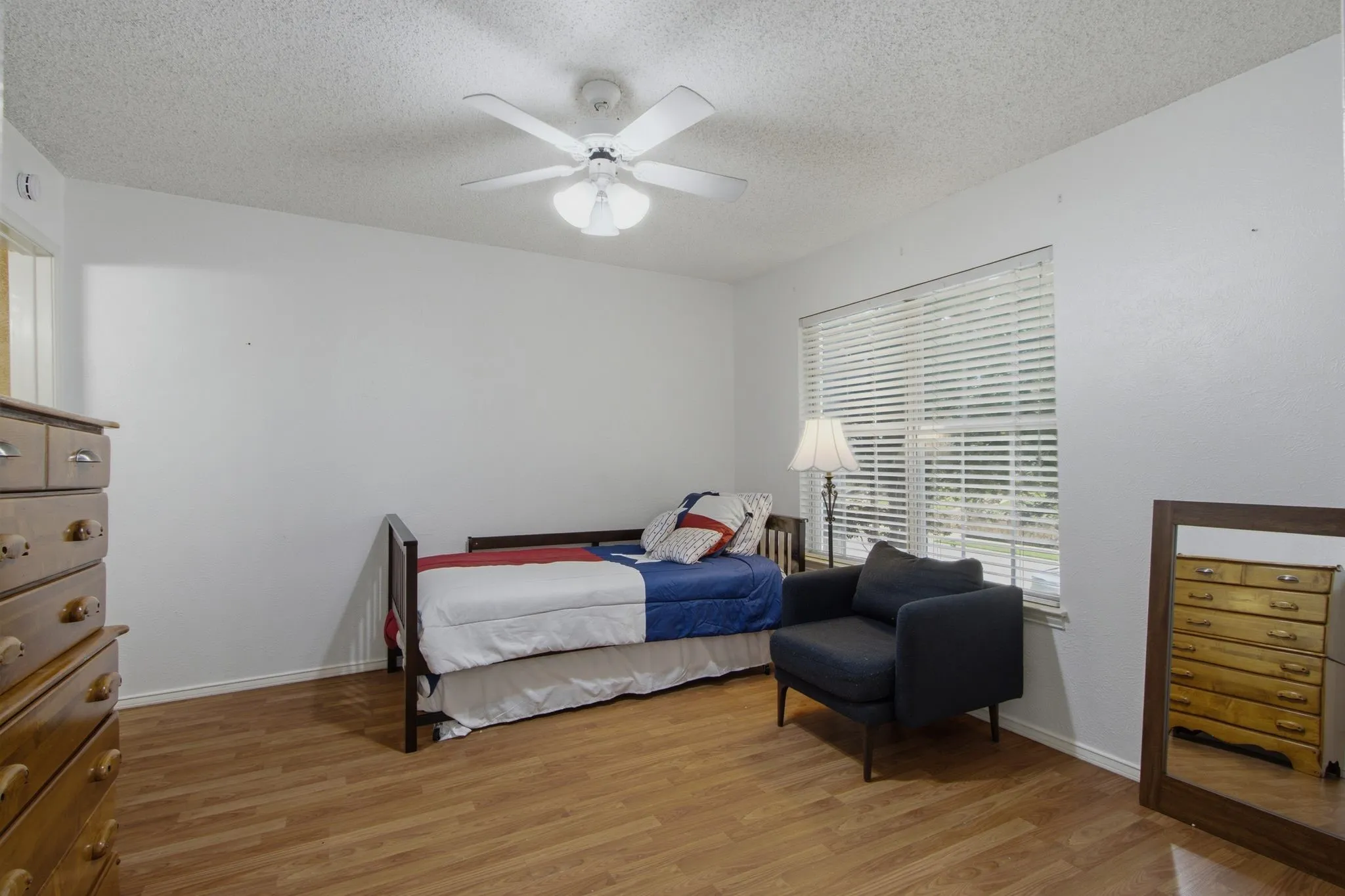 Townhouse For Sale in Denton County , 840 Creekside Drive, Lewisville, Texas 75067, 3 Bedroom, 3 Bathroom, Garage spaces, 1,612 Sqft, built in 1983, mls#21315432, Real Estate Agent in Lewisville, Homes For Sale in Denton county, Homes For Sale in Lewisville, Realtor in Lewisville Texas, Real Estate Brokerage Independent Realty Texas, Luminita Cordes Realtor