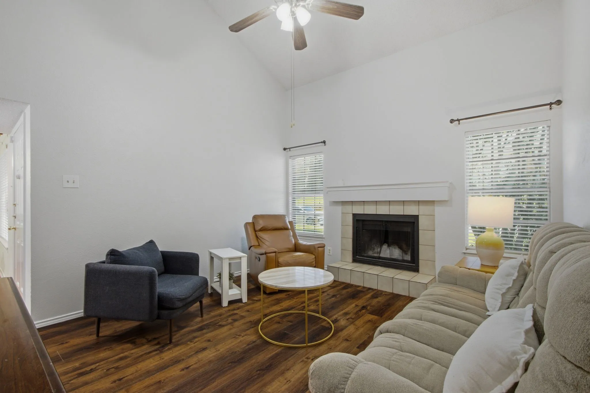 Townhouse For Sale in Denton County , 840 Creekside Drive, Lewisville, Texas 75067, 3 Bedroom, 3 Bathroom, Garage spaces, 1,612 Sqft, built in 1983, mls#21315432, Real Estate Agent in Lewisville, Homes For Sale in Denton county, Homes For Sale in Lewisville, Realtor in Lewisville Texas, Real Estate Brokerage Independent Realty Texas, Luminita Cordes Realtor