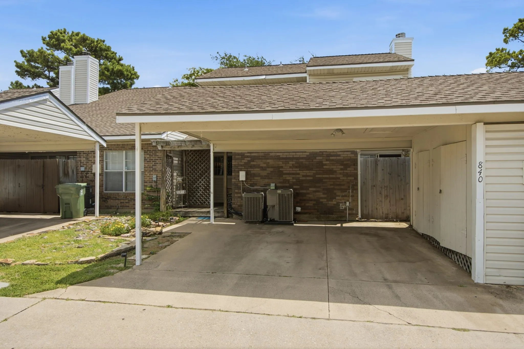 Townhouse For Sale in Denton County , 840 Creekside Drive, Lewisville, Texas 75067, 3 Bedroom, 3 Bathroom, Garage spaces, 1,612 Sqft, built in 1983, mls#21315432, Real Estate Agent in Lewisville, Homes For Sale in Denton county, Homes For Sale in Lewisville, Realtor in Lewisville Texas, Real Estate Brokerage Independent Realty Texas, Luminita Cordes Realtor