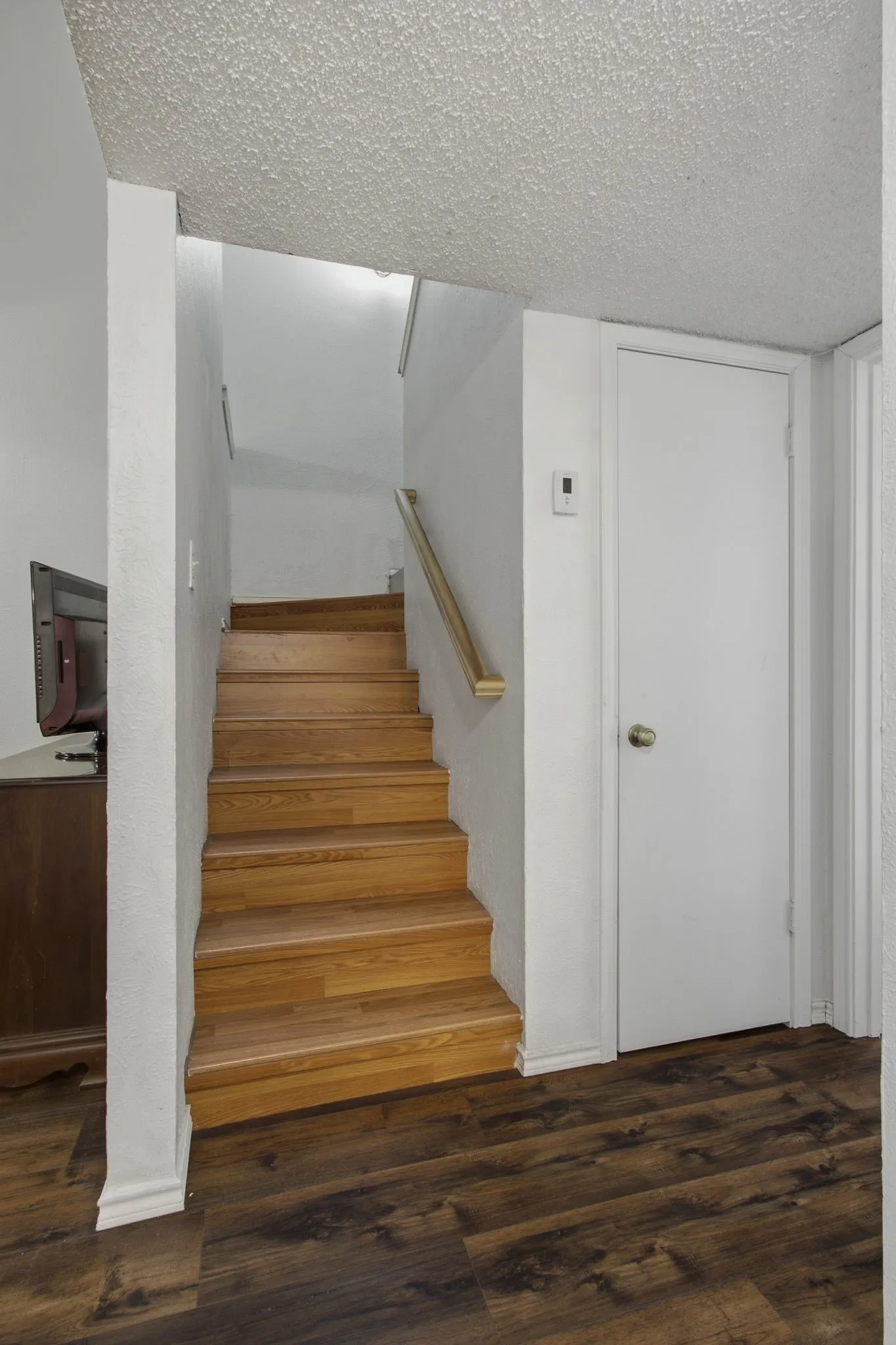 Townhouse For Sale in Denton County , 840 Creekside Drive, Lewisville, Texas 75067, 3 Bedroom, 3 Bathroom, Garage spaces, 1,612 Sqft, built in 1983, mls#21315432, Real Estate Agent in Lewisville, Homes For Sale in Denton county, Homes For Sale in Lewisville, Realtor in Lewisville Texas, Real Estate Brokerage Independent Realty Texas, Luminita Cordes Realtor