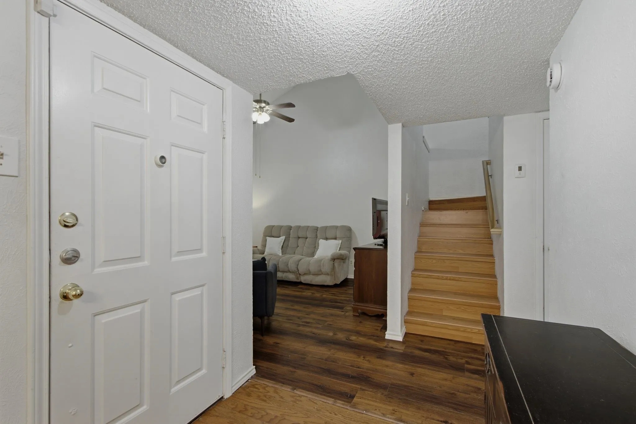 Townhouse For Sale in Denton County , 840 Creekside Drive, Lewisville, Texas 75067, 3 Bedroom, 3 Bathroom, Garage spaces, 1,612 Sqft, built in 1983, mls#21315432, Real Estate Agent in Lewisville, Homes For Sale in Denton county, Homes For Sale in Lewisville, Realtor in Lewisville Texas, Real Estate Brokerage Independent Realty Texas, Luminita Cordes Realtor