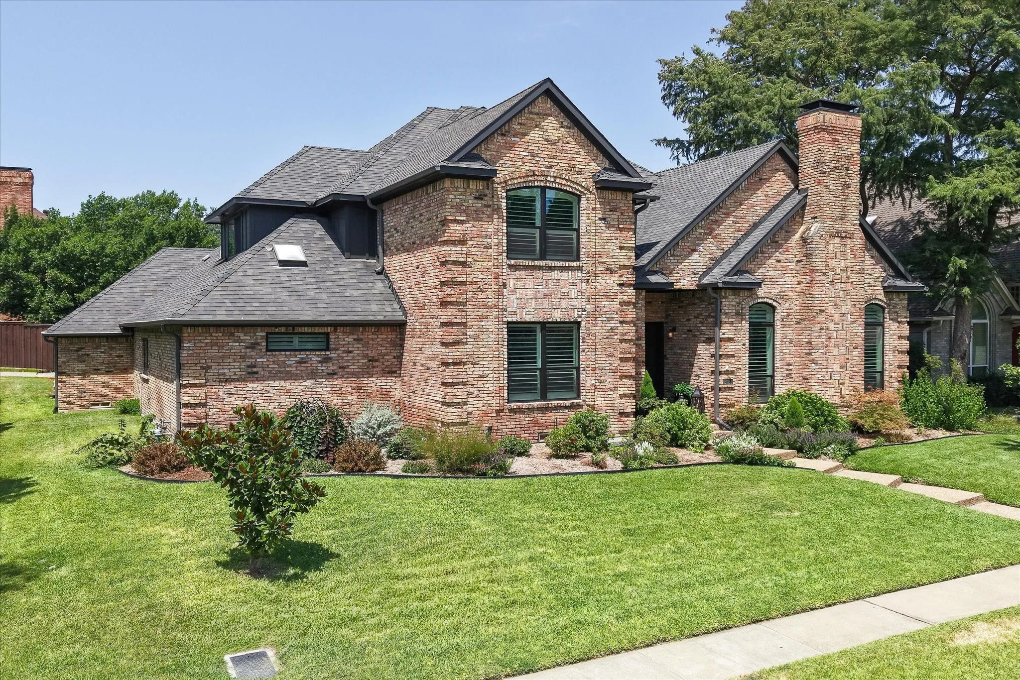 Single Family Residence For Sale in Dallas County , 2121 Clearspring Drive S, Irving, Texas 75063, 5 Bedroom, 4 Bathroom, 3 Garage spaces, 3,412 Sqft, built in 1986, mls#21316478, Real Estate Agent in Irving, Homes For Sale in Dallas county, Homes For Sale in Irving, Realtor in Irving Texas, Real Estate Brokerage Independent Realty Texas, Luminita Cordes Realtor