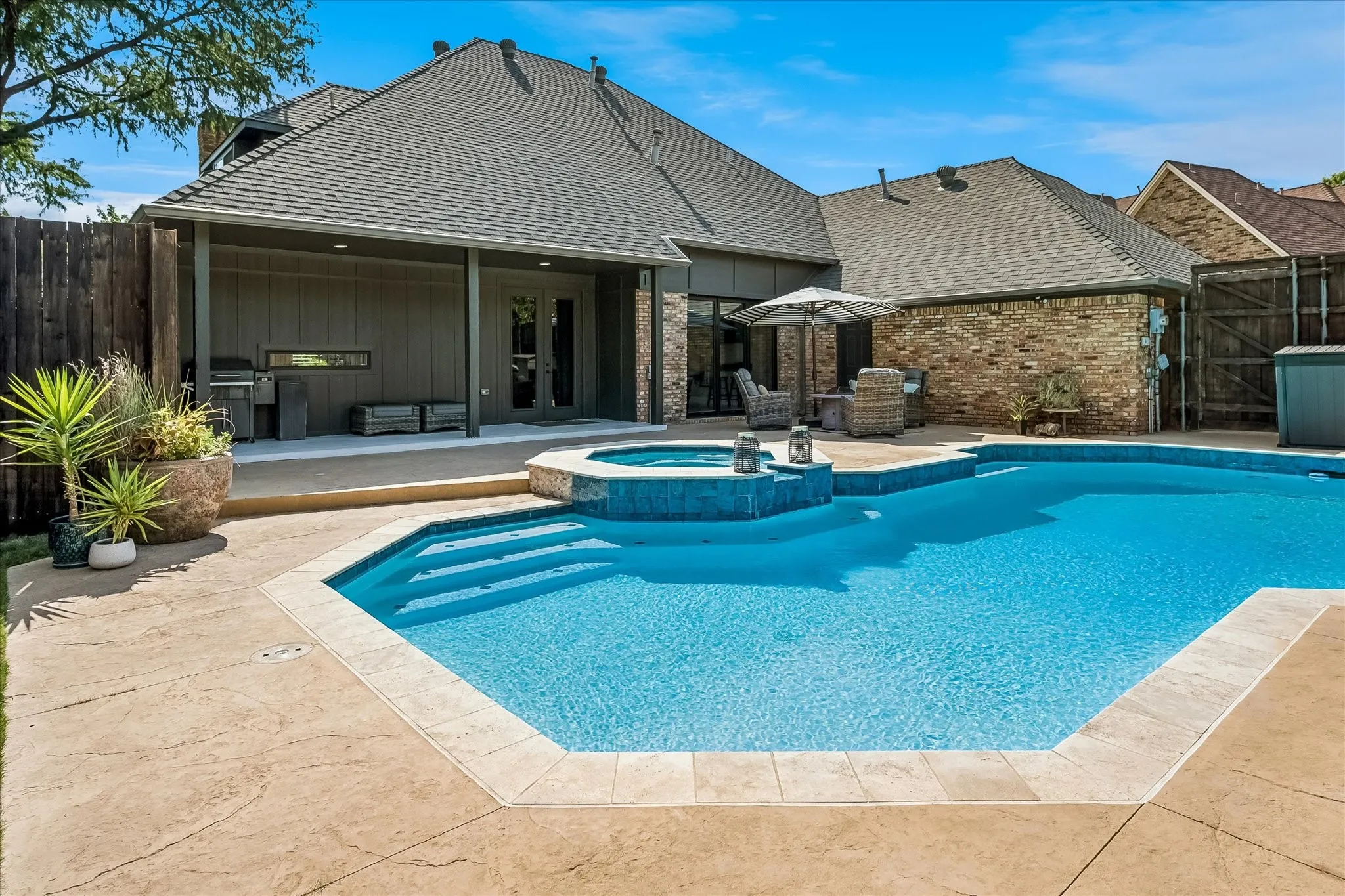 Single Family Residence For Sale in Dallas County , 2121 Clearspring Drive S, Irving, Texas 75063, 5 Bedroom, 4 Bathroom, 3 Garage spaces, 3,412 Sqft, built in 1986, mls#21316478, Real Estate Agent in Irving, Homes For Sale in Dallas county, Homes For Sale in Irving, Realtor in Irving Texas, Real Estate Brokerage Independent Realty Texas, Luminita Cordes Realtor