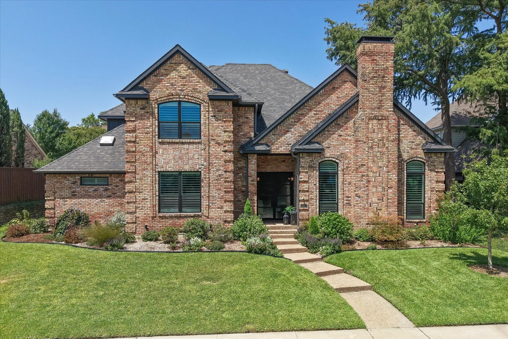 Single Family Residence For Sale in Dallas County , 2121 Clearspring Drive S, Irving, Texas 75063, 5 Bedroom, 4 Bathroom, 3 Garage spaces, 3,412 Sqft, built in 1986, mls#21316478, Real Estate Agent in Irving, Homes For Sale in Dallas county, Homes For Sale in Irving, Realtor in Irving Texas, Real Estate Brokerage Independent Realty Texas, Luminita Cordes Realtor