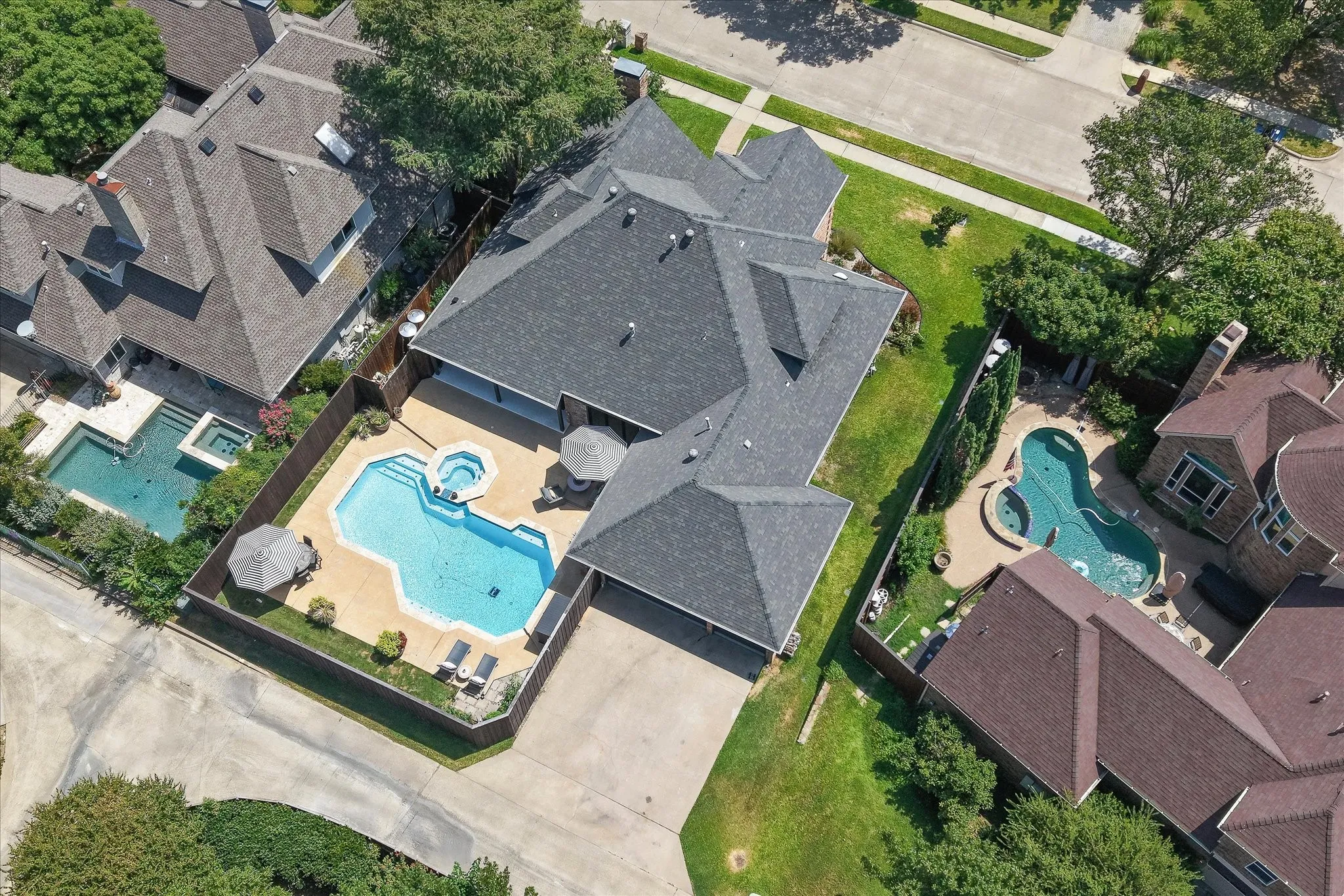 Single Family Residence For Sale in Dallas County , 2121 Clearspring Drive S, Irving, Texas 75063, 5 Bedroom, 4 Bathroom, 3 Garage spaces, 3,412 Sqft, built in 1986, mls#21316478, Real Estate Agent in Irving, Homes For Sale in Dallas county, Homes For Sale in Irving, Realtor in Irving Texas, Real Estate Brokerage Independent Realty Texas, Luminita Cordes Realtor