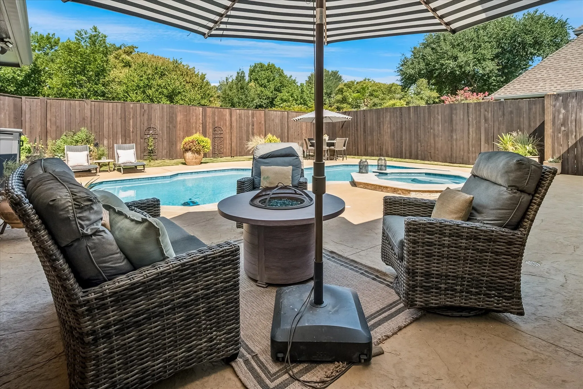 Single Family Residence For Sale in Dallas County , 2121 Clearspring Drive S, Irving, Texas 75063, 5 Bedroom, 4 Bathroom, 3 Garage spaces, 3,412 Sqft, built in 1986, mls#21316478, Real Estate Agent in Irving, Homes For Sale in Dallas county, Homes For Sale in Irving, Realtor in Irving Texas, Real Estate Brokerage Independent Realty Texas, Luminita Cordes Realtor