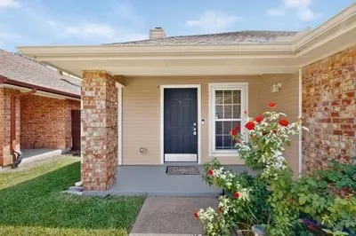 Single Family Residence For Sale in Dallas County , 1157 Meadow Park Lane, Grand Prairie, Texas 75052, 3 Bedroom, 2 Bathroom, 2 Garage spaces, 1,541 Sqft, built in 1985, mls#21316611, Real Estate Agent in Grand Prairie, Homes For Sale in Dallas county, Homes For Sale in Grand Prairie, Realtor in Grand Prairie Texas, Real Estate Brokerage Independent Realty Texas, Luminita Cordes Realtor