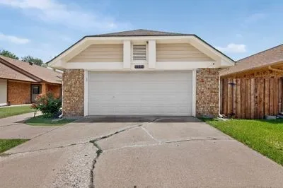 Single Family Residence For Sale in Dallas County , 1157 Meadow Park Lane, Grand Prairie, Texas 75052, 3 Bedroom, 2 Bathroom, 2 Garage spaces, 1,541 Sqft, built in 1985, mls#21316611, Real Estate Agent in Grand Prairie, Homes For Sale in Dallas county, Homes For Sale in Grand Prairie, Realtor in Grand Prairie Texas, Real Estate Brokerage Independent Realty Texas, Luminita Cordes Realtor