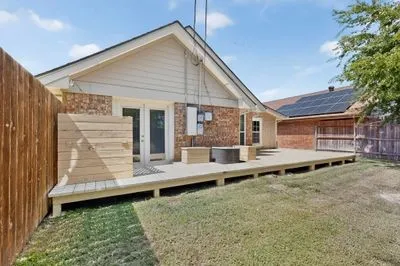 Single Family Residence For Sale in Dallas County , 1157 Meadow Park Lane, Grand Prairie, Texas 75052, 3 Bedroom, 2 Bathroom, 2 Garage spaces, 1,541 Sqft, built in 1985, mls#21316611, Real Estate Agent in Grand Prairie, Homes For Sale in Dallas county, Homes For Sale in Grand Prairie, Realtor in Grand Prairie Texas, Real Estate Brokerage Independent Realty Texas, Luminita Cordes Realtor