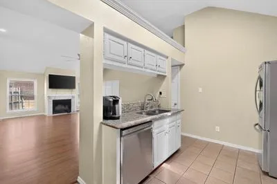 Single Family Residence For Sale in Dallas County , 1157 Meadow Park Lane, Grand Prairie, Texas 75052, 3 Bedroom, 2 Bathroom, 2 Garage spaces, 1,541 Sqft, built in 1985, mls#21316611, Real Estate Agent in Grand Prairie, Homes For Sale in Dallas county, Homes For Sale in Grand Prairie, Realtor in Grand Prairie Texas, Real Estate Brokerage Independent Realty Texas, Luminita Cordes Realtor