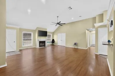 Single Family Residence For Sale in Dallas County , 1157 Meadow Park Lane, Grand Prairie, Texas 75052, 3 Bedroom, 2 Bathroom, 2 Garage spaces, 1,541 Sqft, built in 1985, mls#21316611, Real Estate Agent in Grand Prairie, Homes For Sale in Dallas county, Homes For Sale in Grand Prairie, Realtor in Grand Prairie Texas, Real Estate Brokerage Independent Realty Texas, Luminita Cordes Realtor