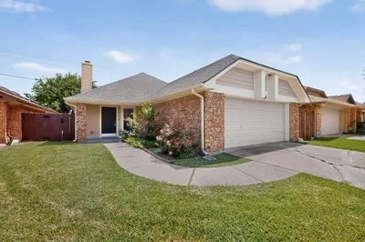 Single Family Residence For Sale in Dallas County , 1157 Meadow Park Lane, Grand Prairie, Texas 75052, 3 Bedroom, 2 Bathroom, 2 Garage spaces, 1,541 Sqft, built in 1985, mls#21316611, Real Estate Agent in Grand Prairie, Homes For Sale in Dallas county, Homes For Sale in Grand Prairie, Realtor in Grand Prairie Texas, Real Estate Brokerage Independent Realty Texas, Luminita Cordes Realtor